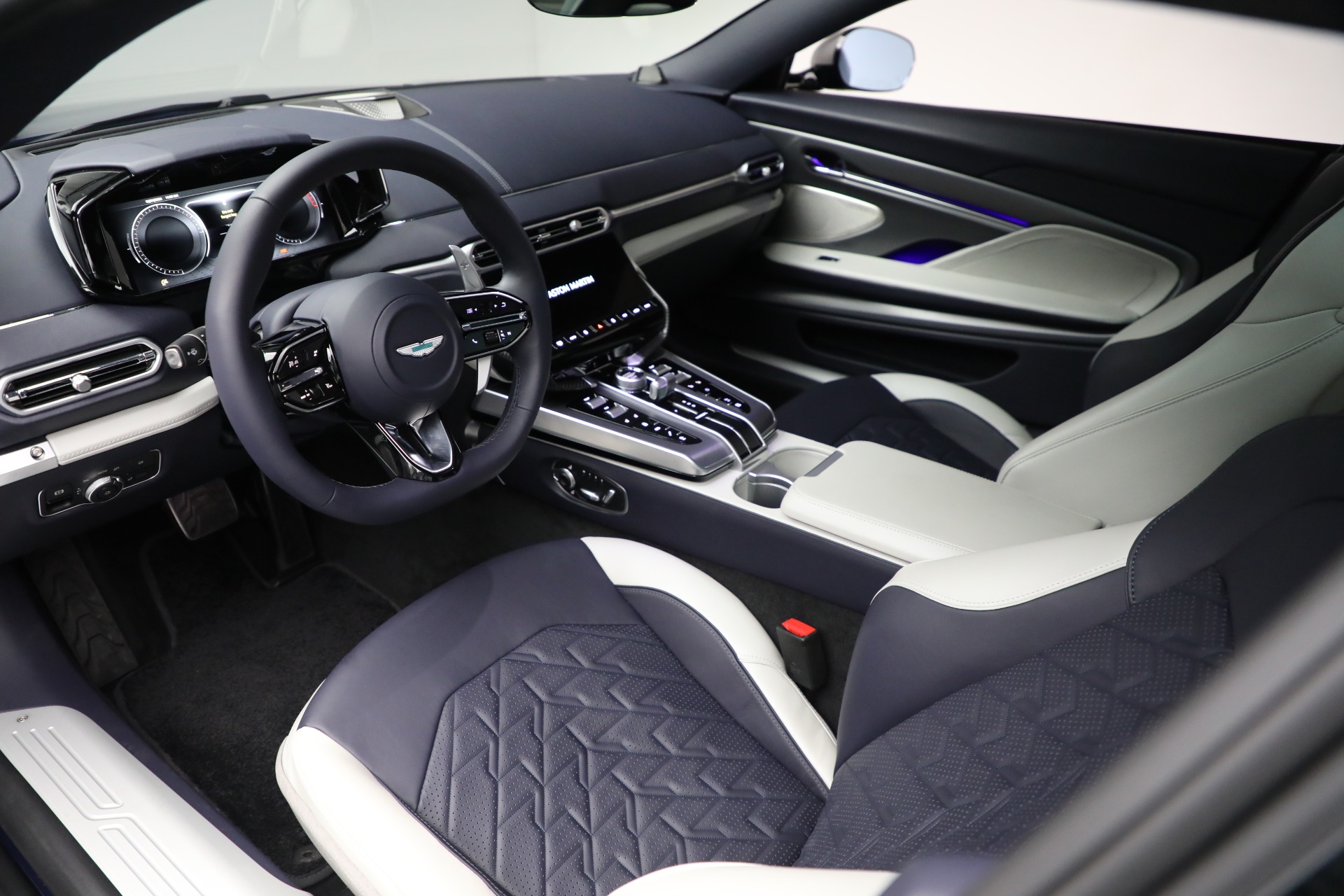 2025 Aston Martin Vanquish AM7 photo 14