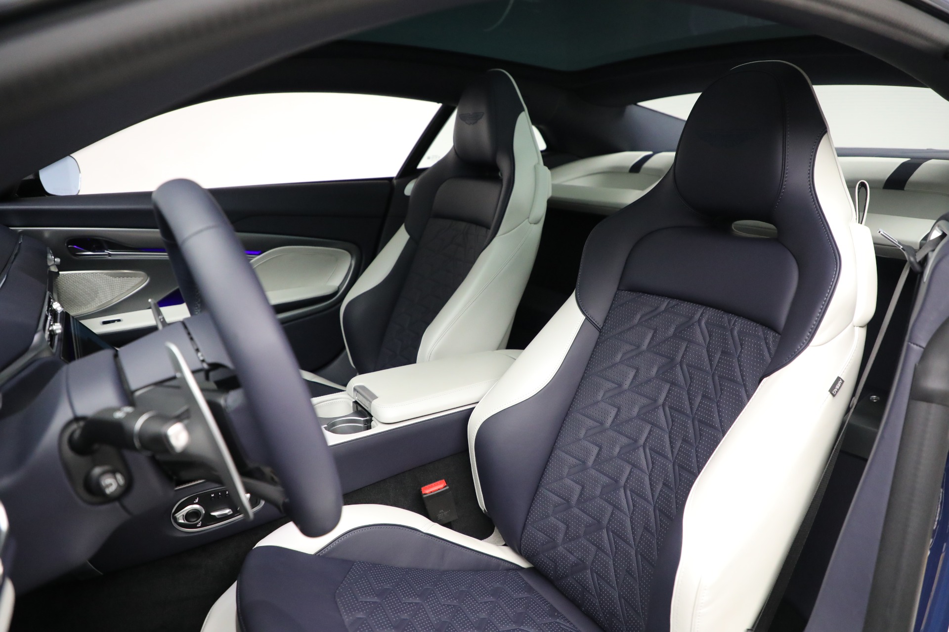 2025 Aston Martin Vanquish AM7 photo 16