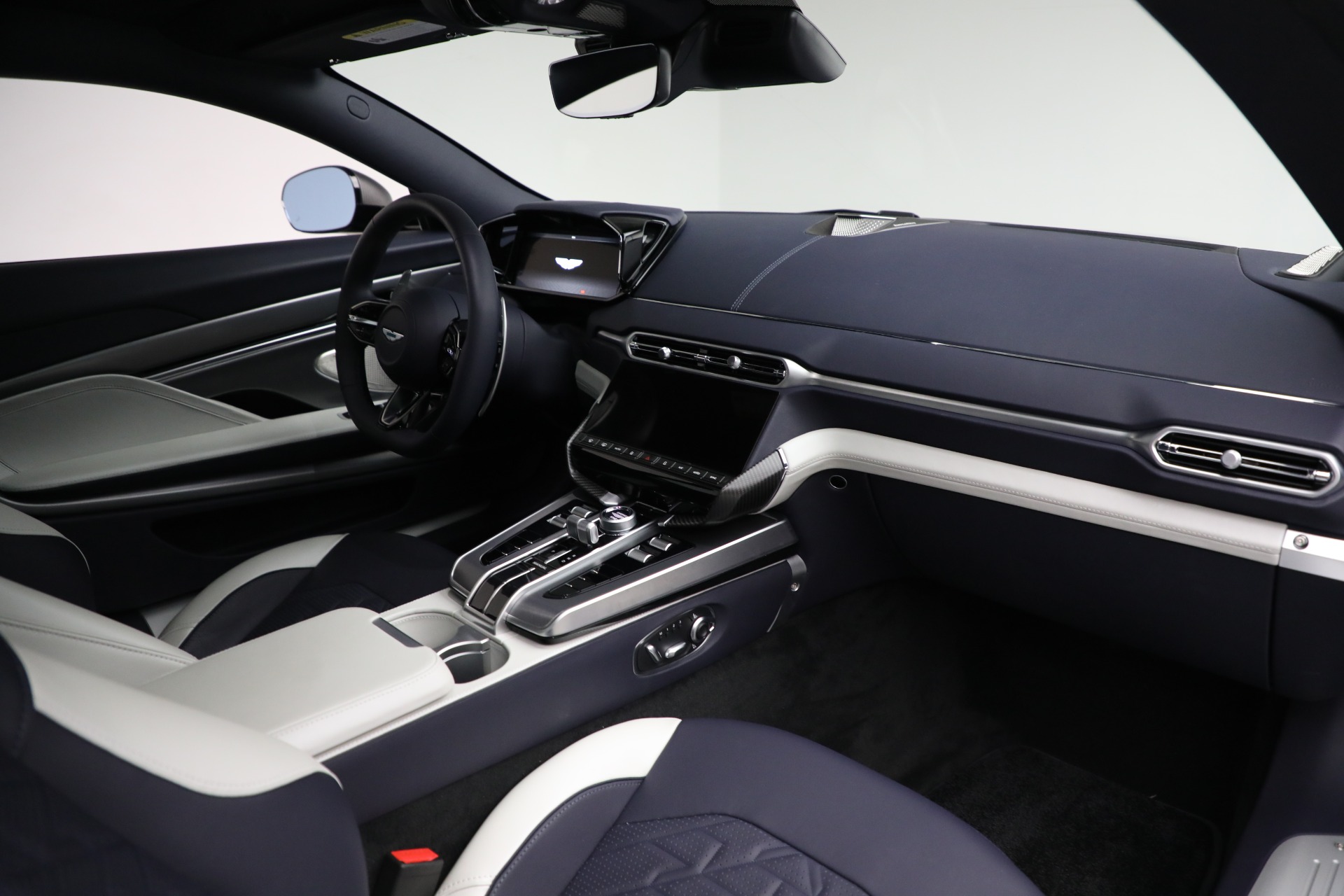 2025 Aston Martin Vanquish AM7 photo 17