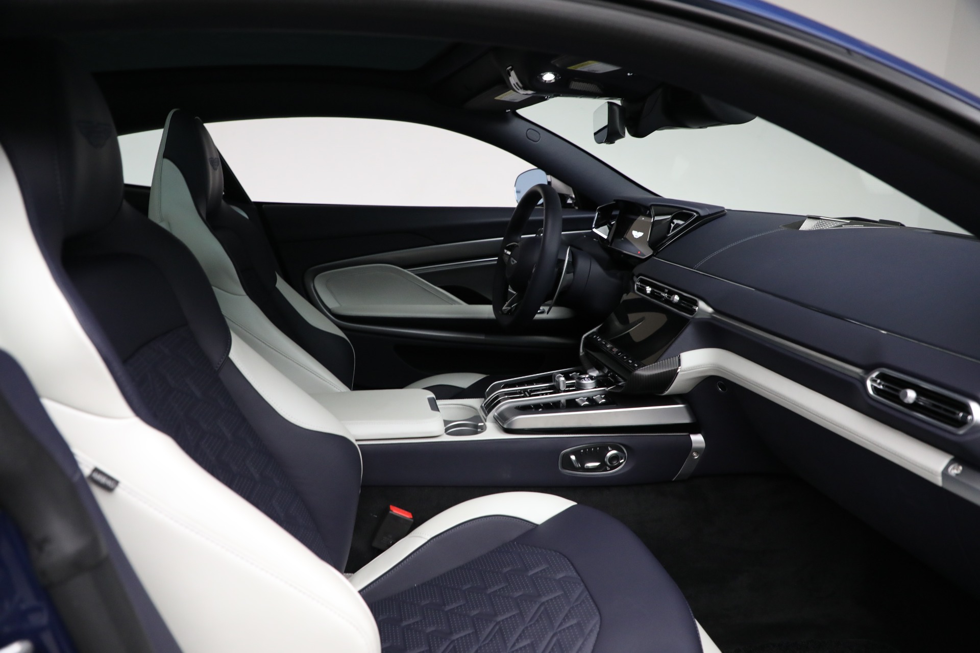 2025 Aston Martin Vanquish AM7 photo 18