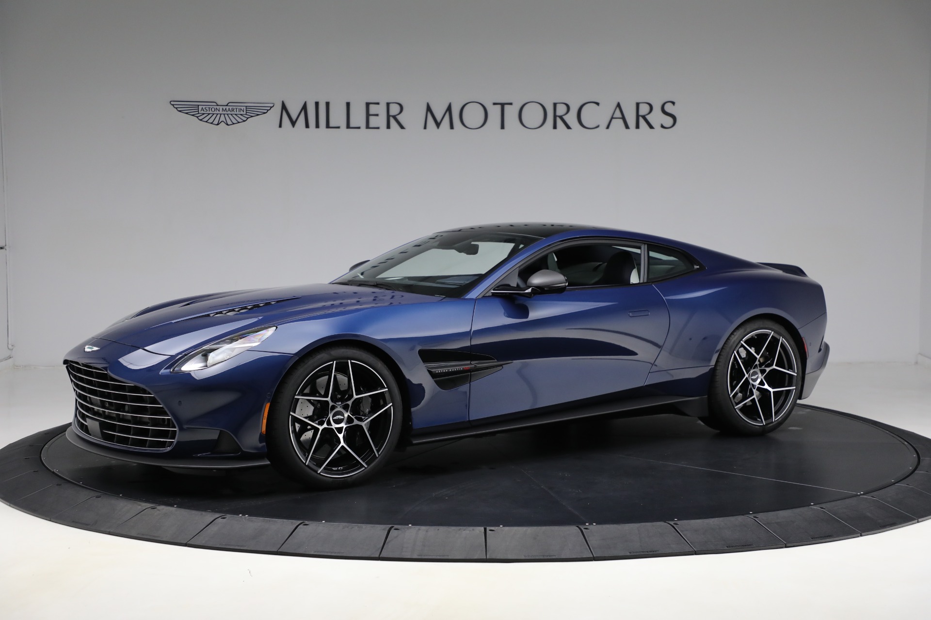 2025 Aston Martin Vanquish AM7 photo 2