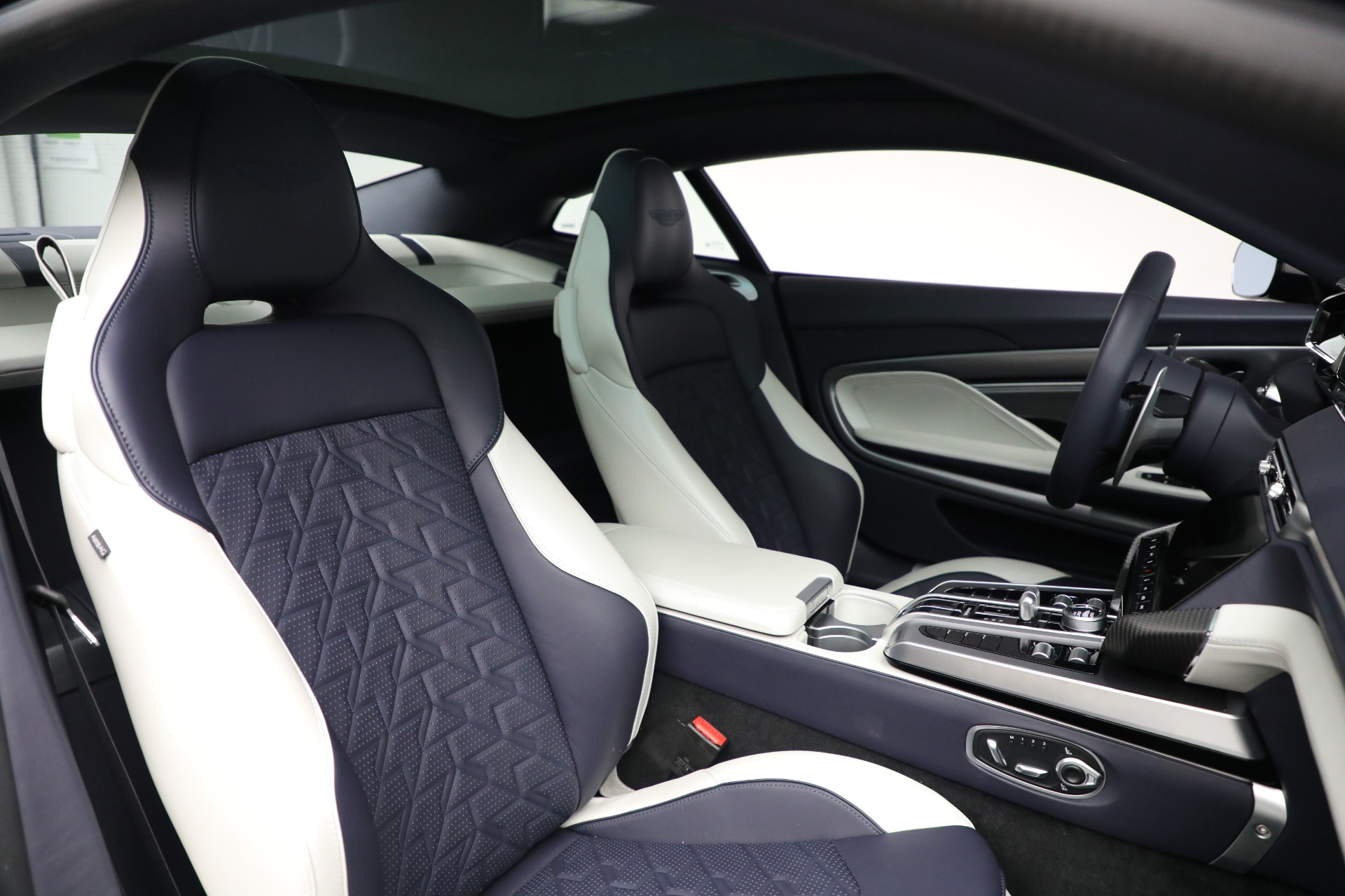 2025 Aston Martin Vanquish AM7 photo 19