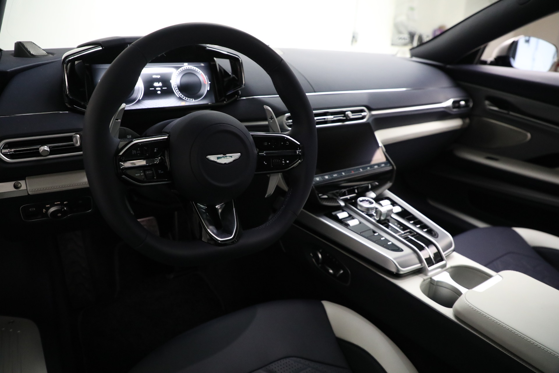 2025 Aston Martin Vanquish AM7 photo 24
