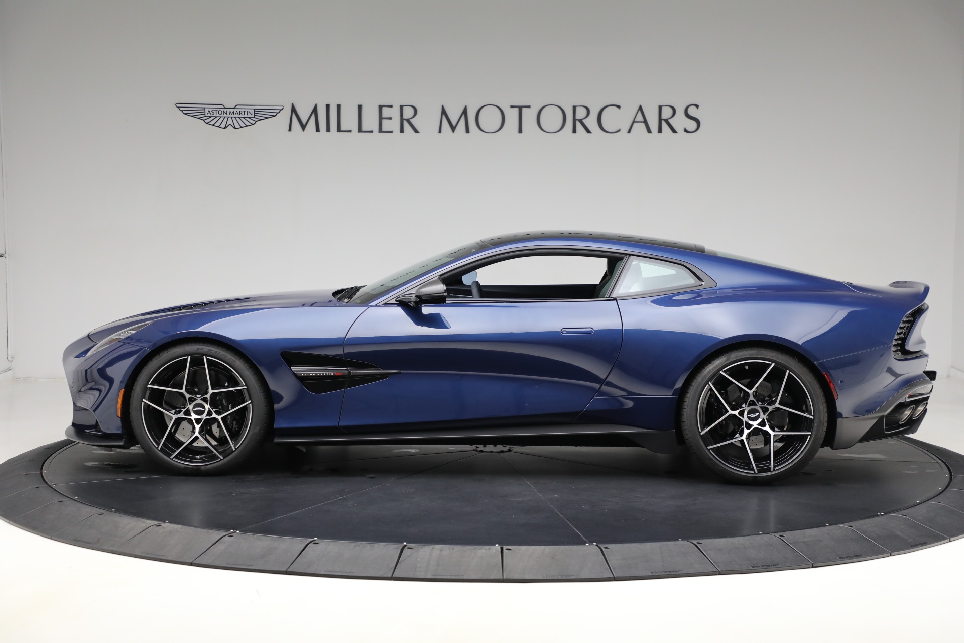 2025 Aston Martin Vanquish AM7 photo 3