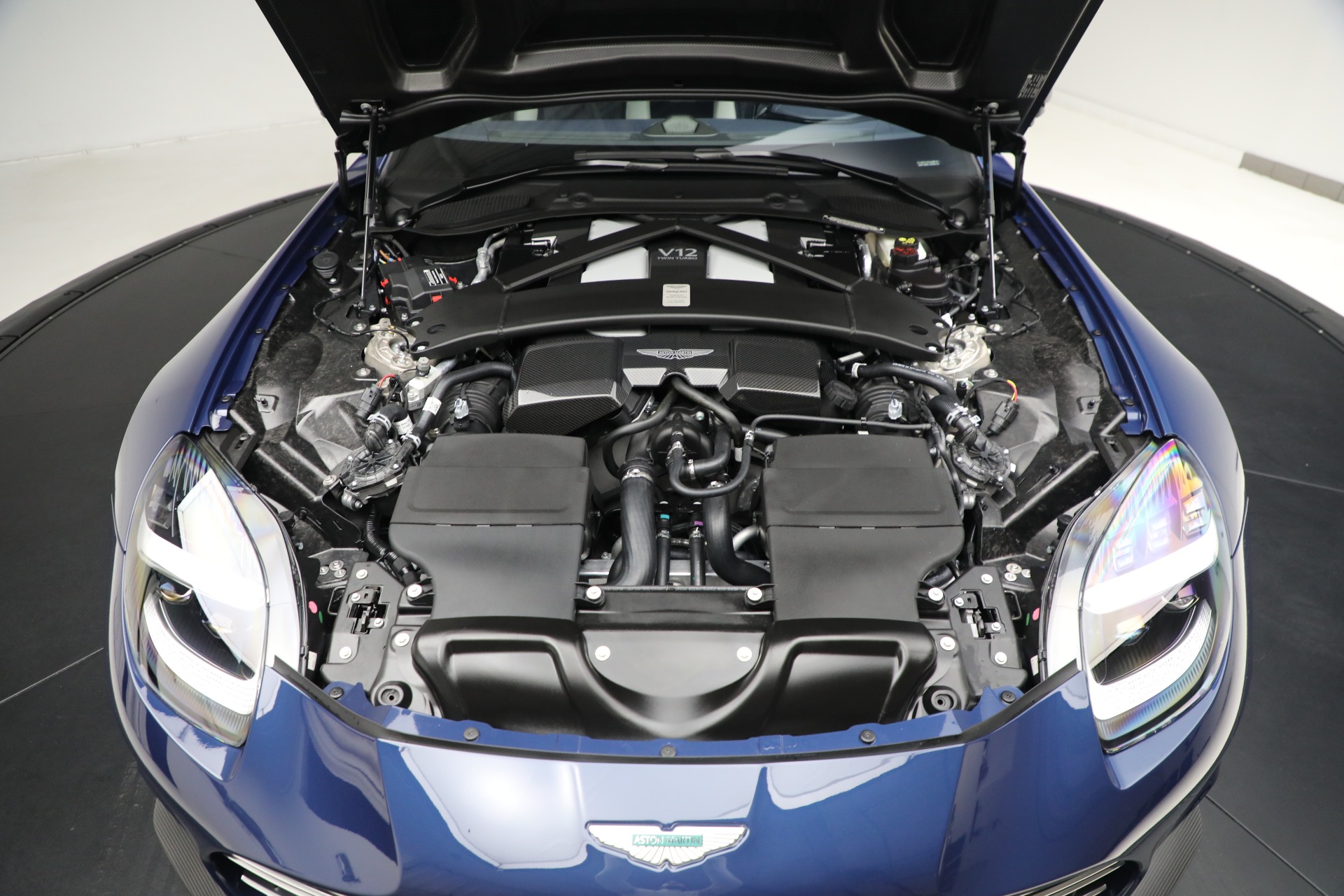 2025 Aston Martin Vanquish AM7 photo 32