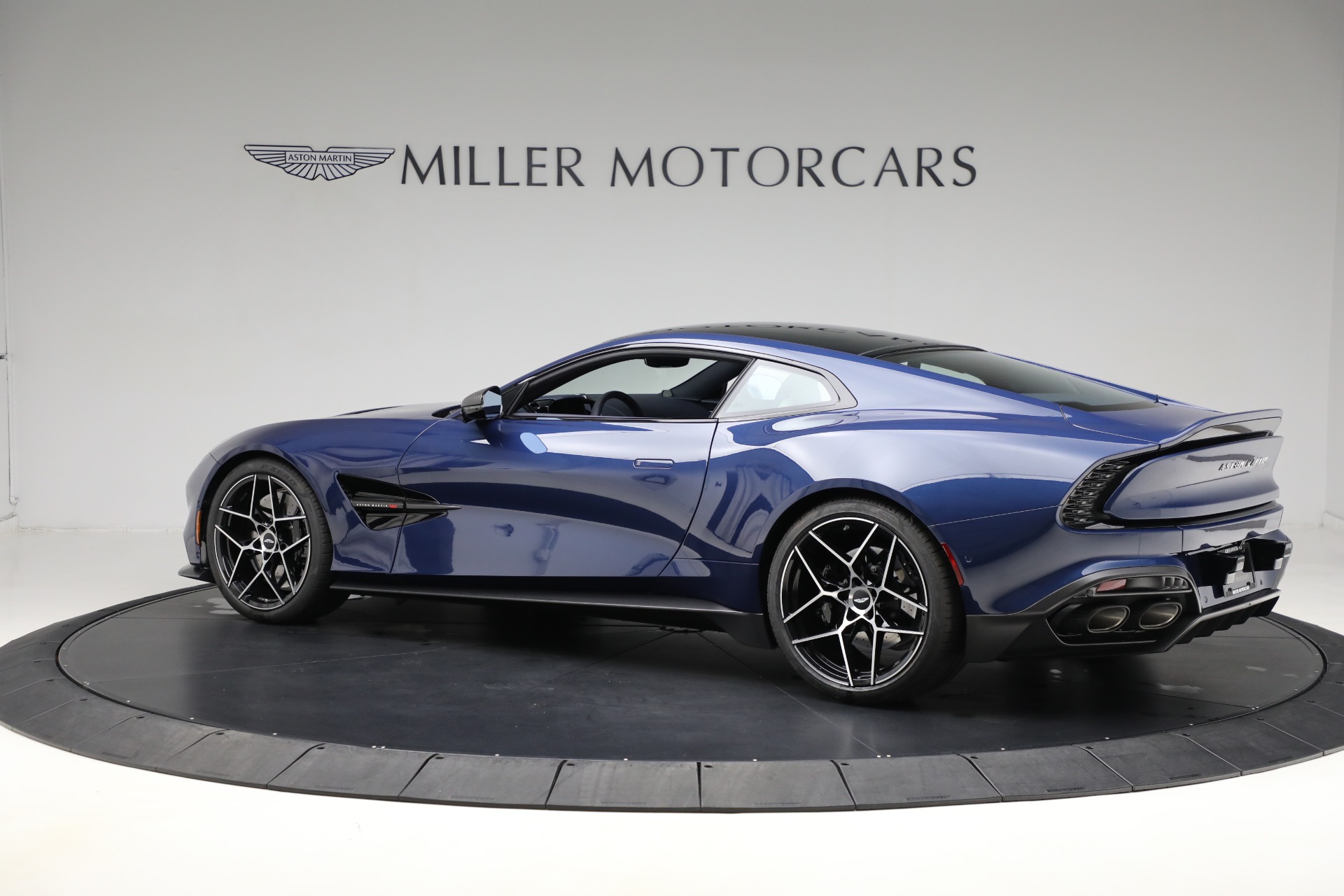 2025 Aston Martin Vanquish AM7 photo 4