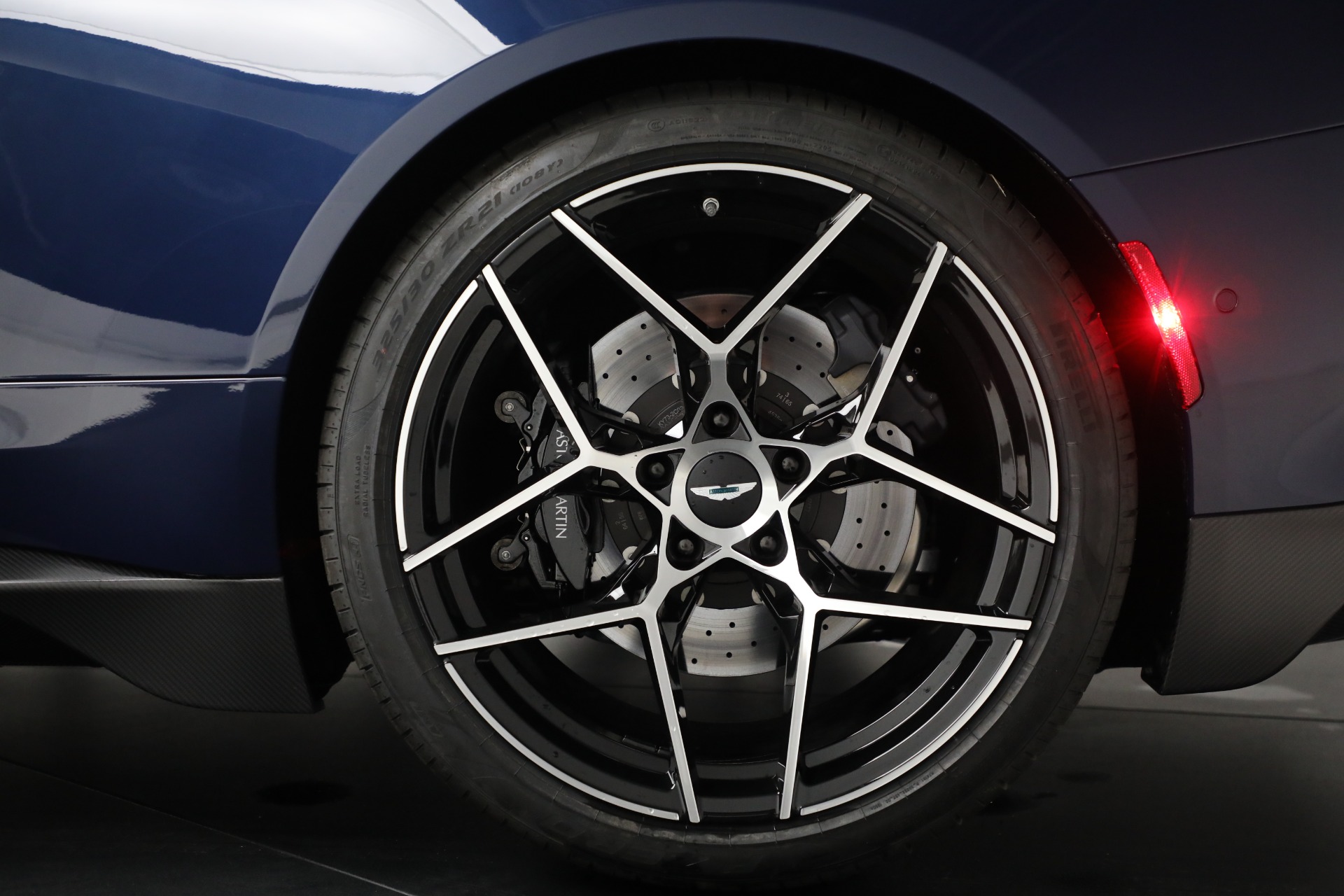 2025 Aston Martin Vanquish AM7 photo 34