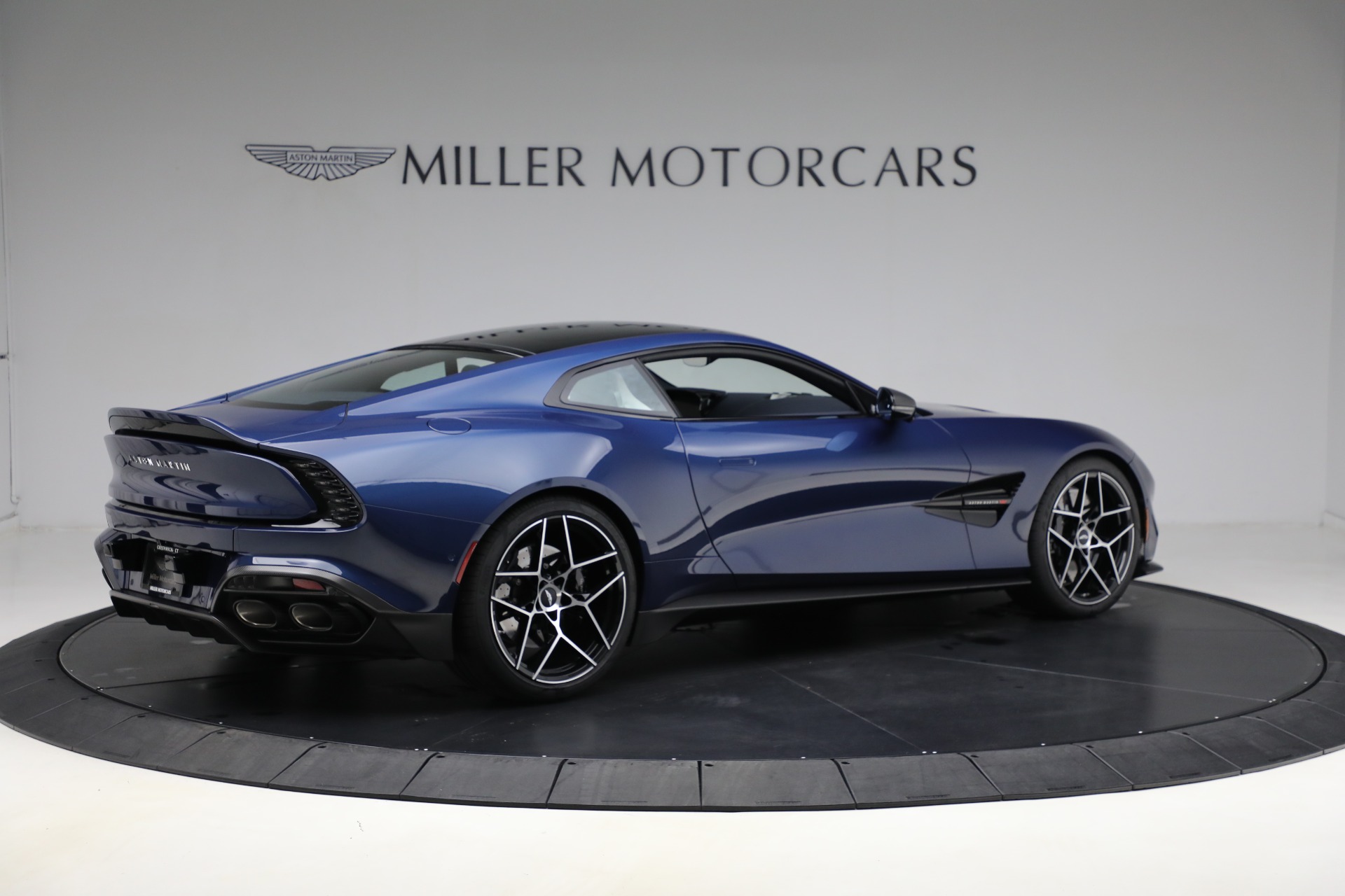 2025 Aston Martin Vanquish AM7 photo 8