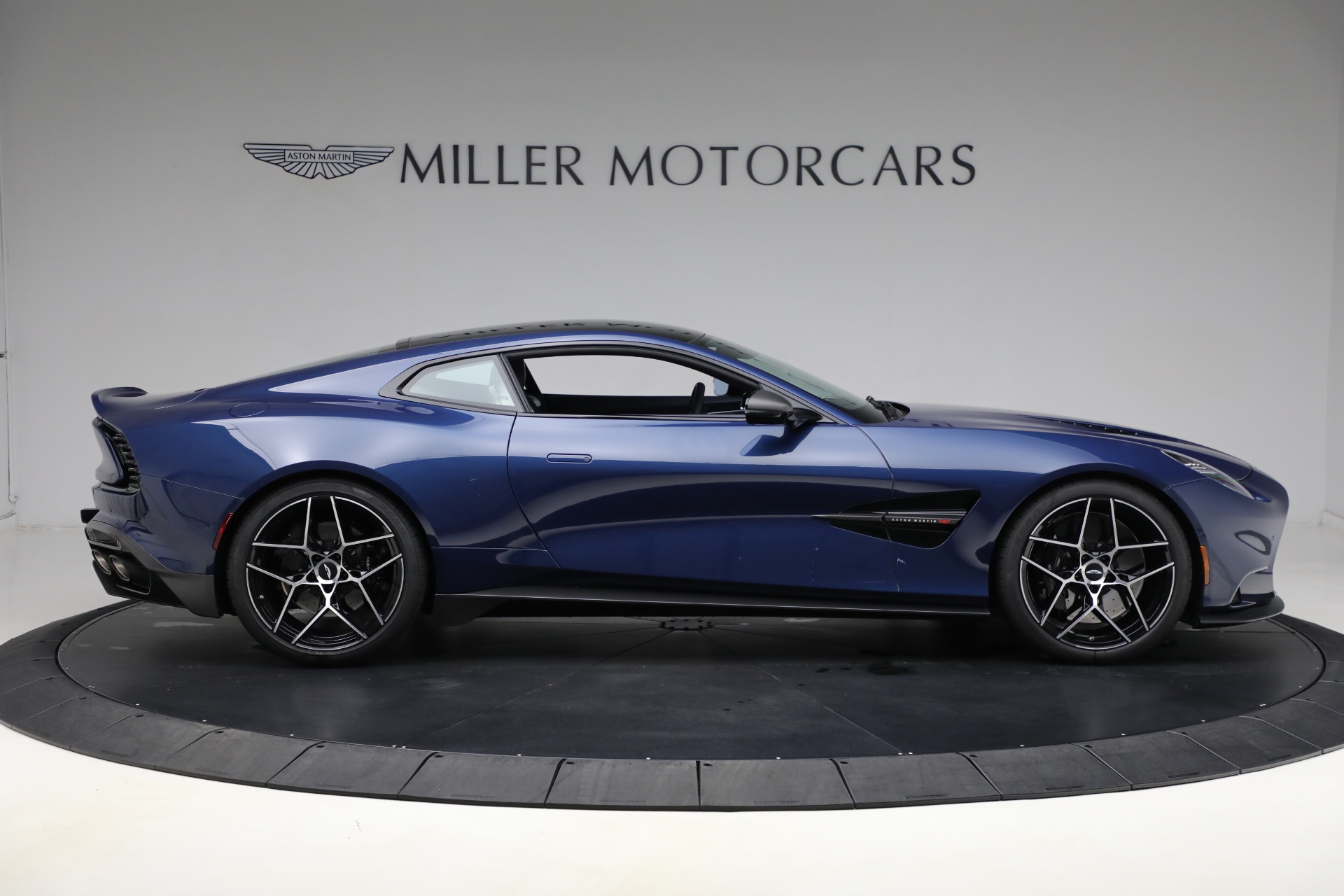 2025 Aston Martin Vanquish AM7 photo 9