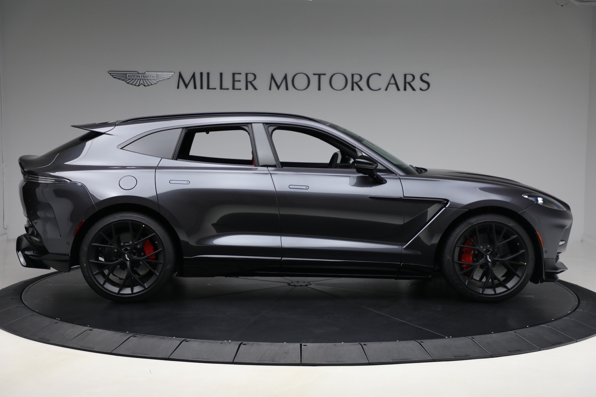 2025 Aston Martin DBX AM8 DBX707 photo 9