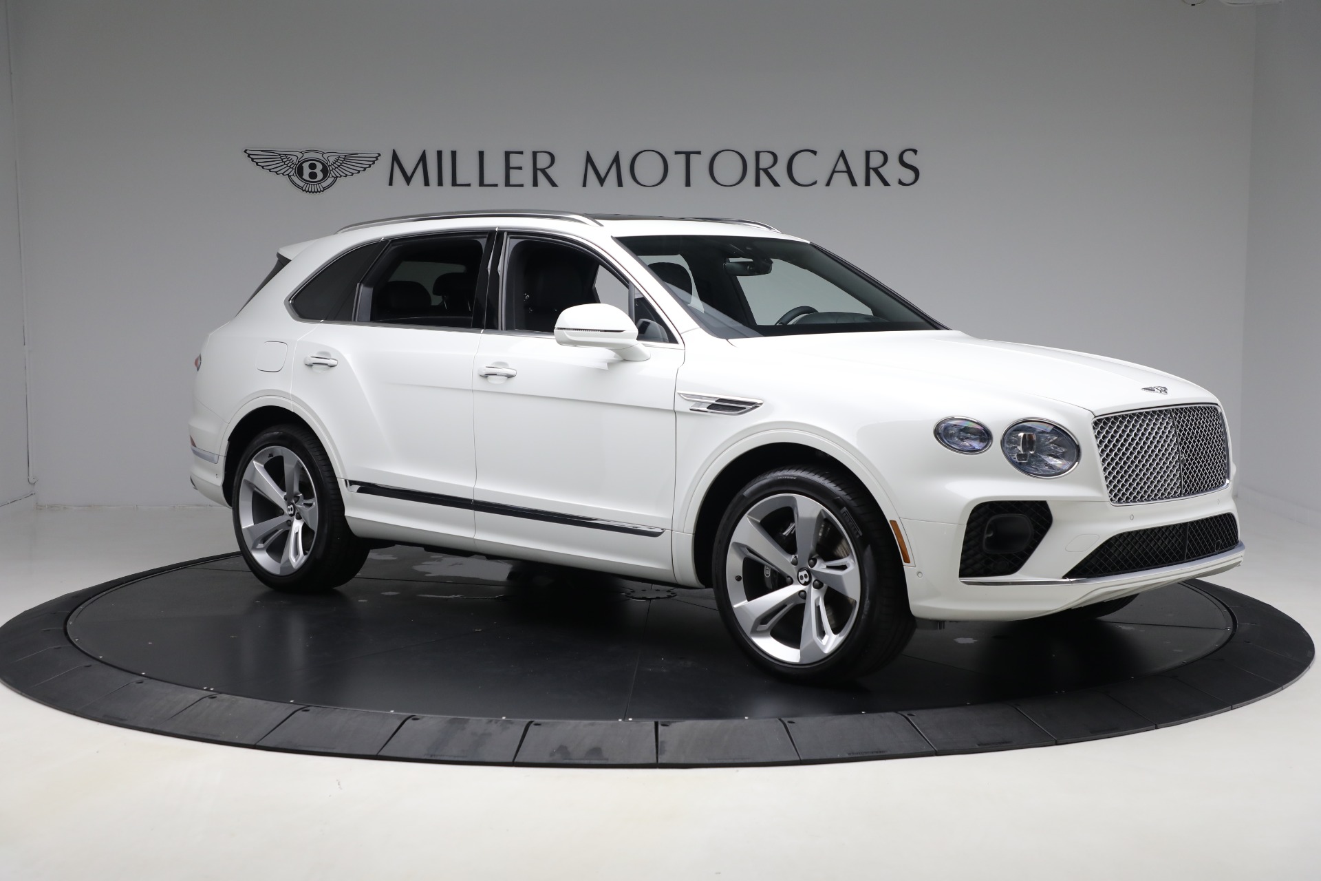 2023 Bentley Bentayga V8 photo 10