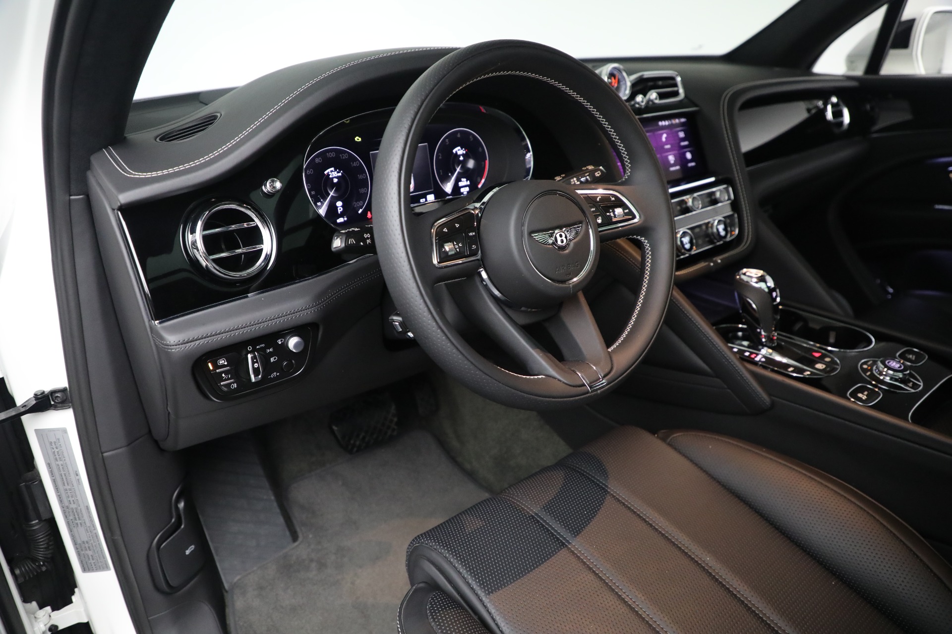 2023 Bentley Bentayga V8 photo 12