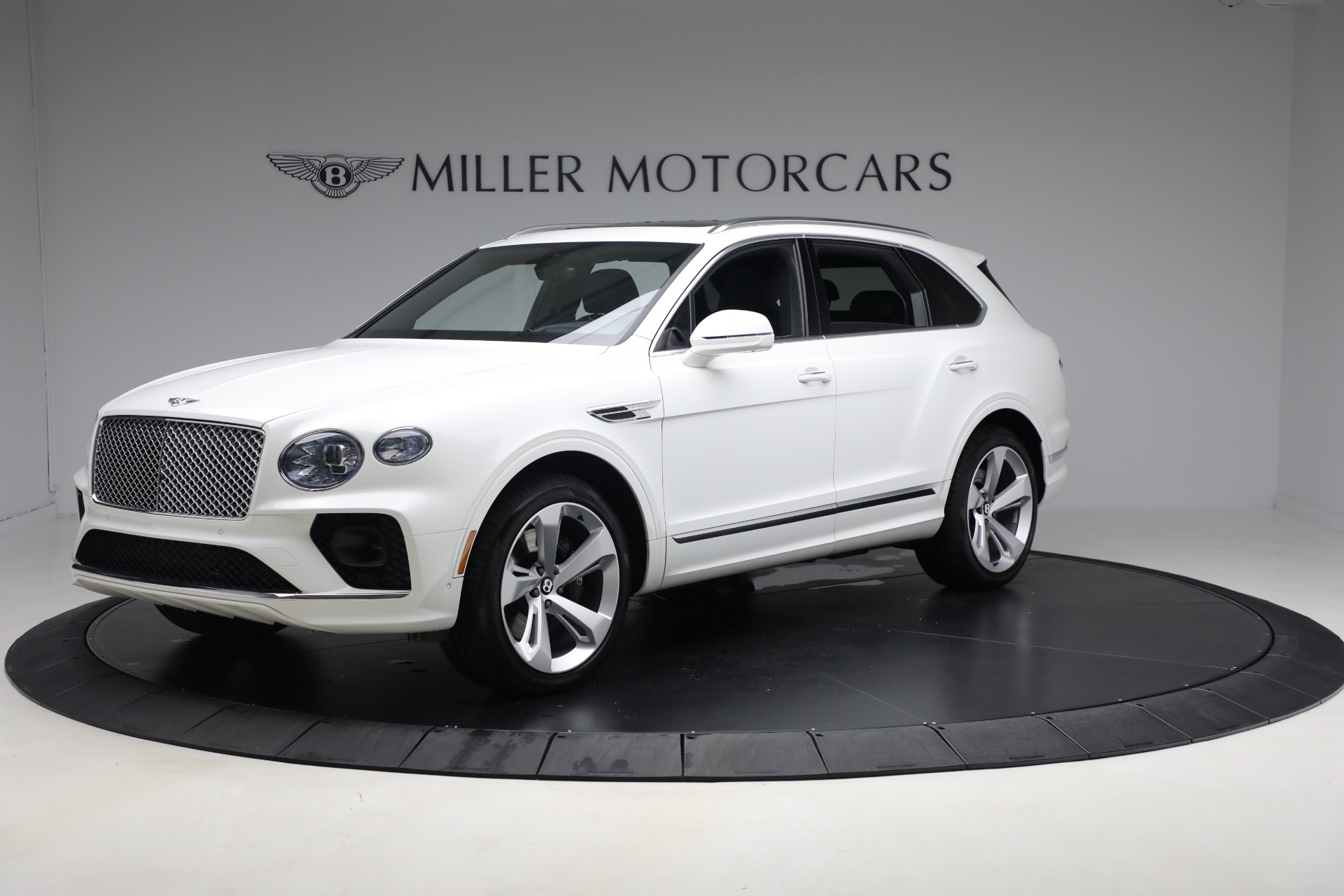 2023 Bentley Bentayga V8 photo 2