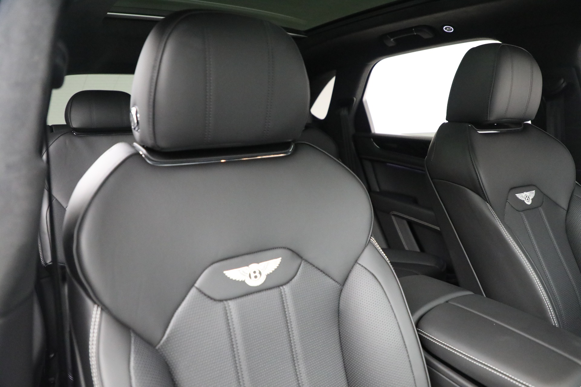 2023 Bentley Bentayga V8 photo 21
