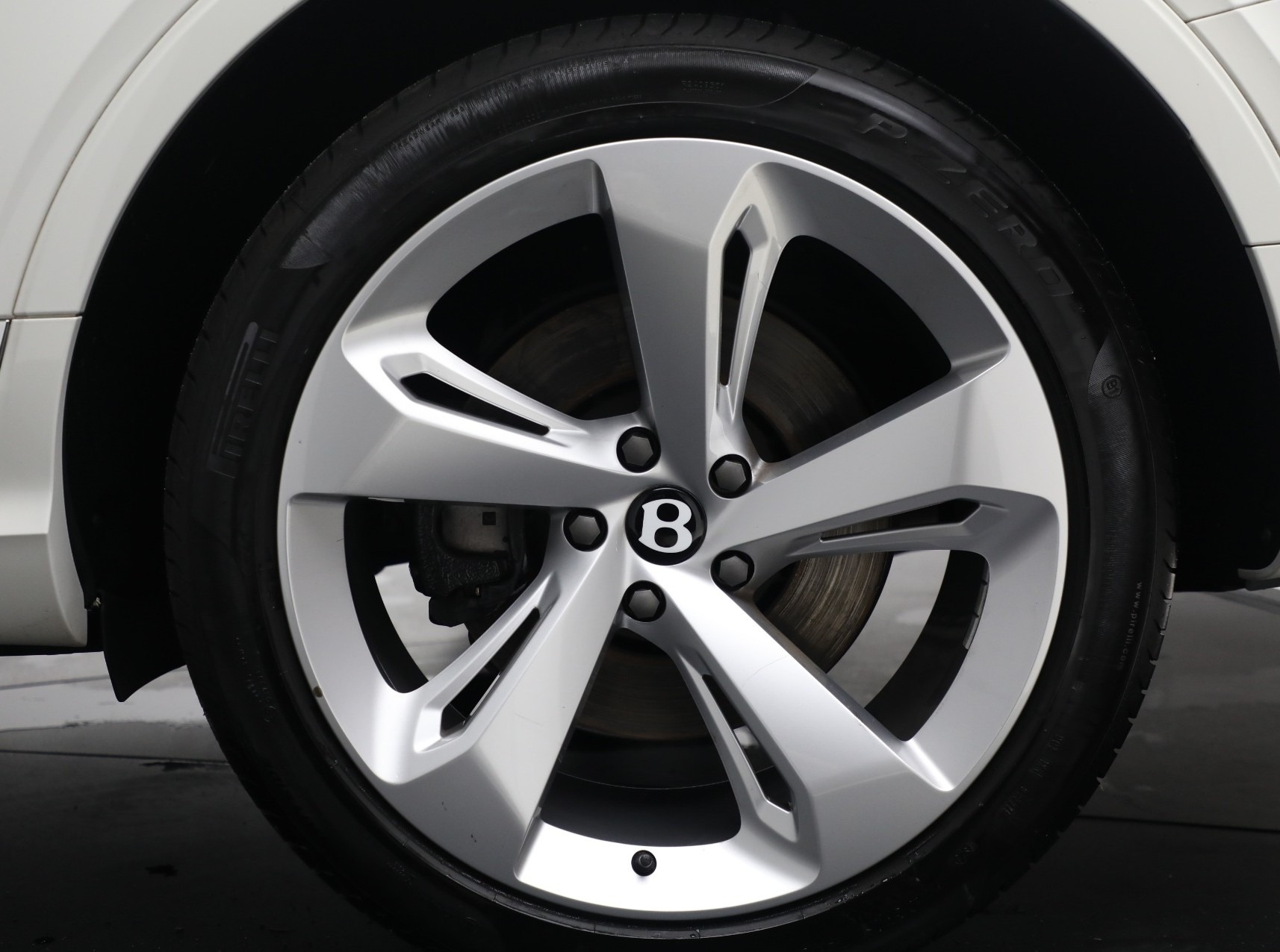 2023 Bentley Bentayga V8 photo 28