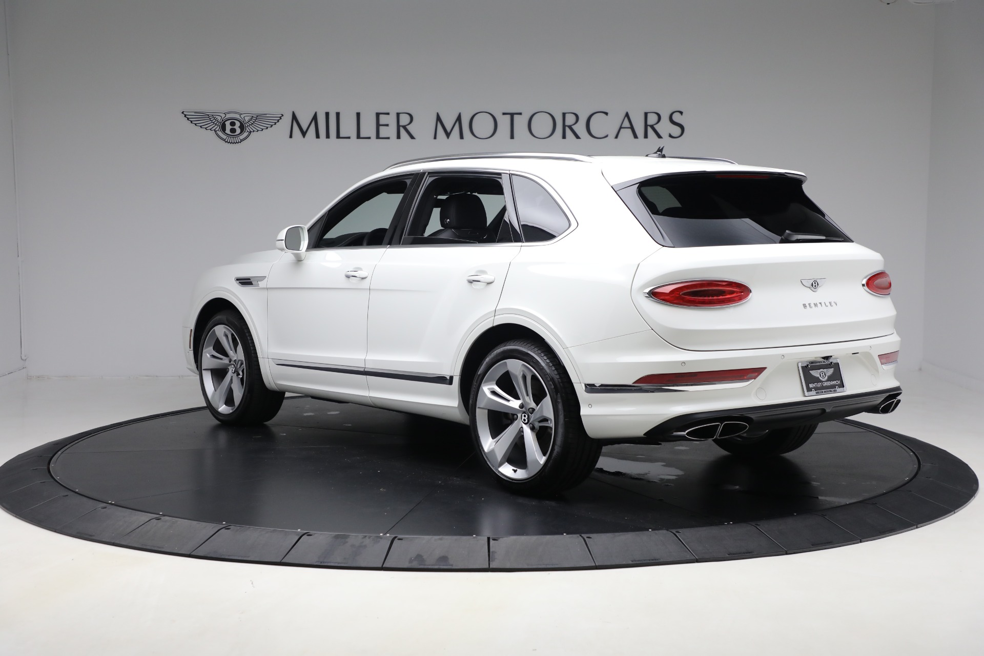 2023 Bentley Bentayga V8 photo 5