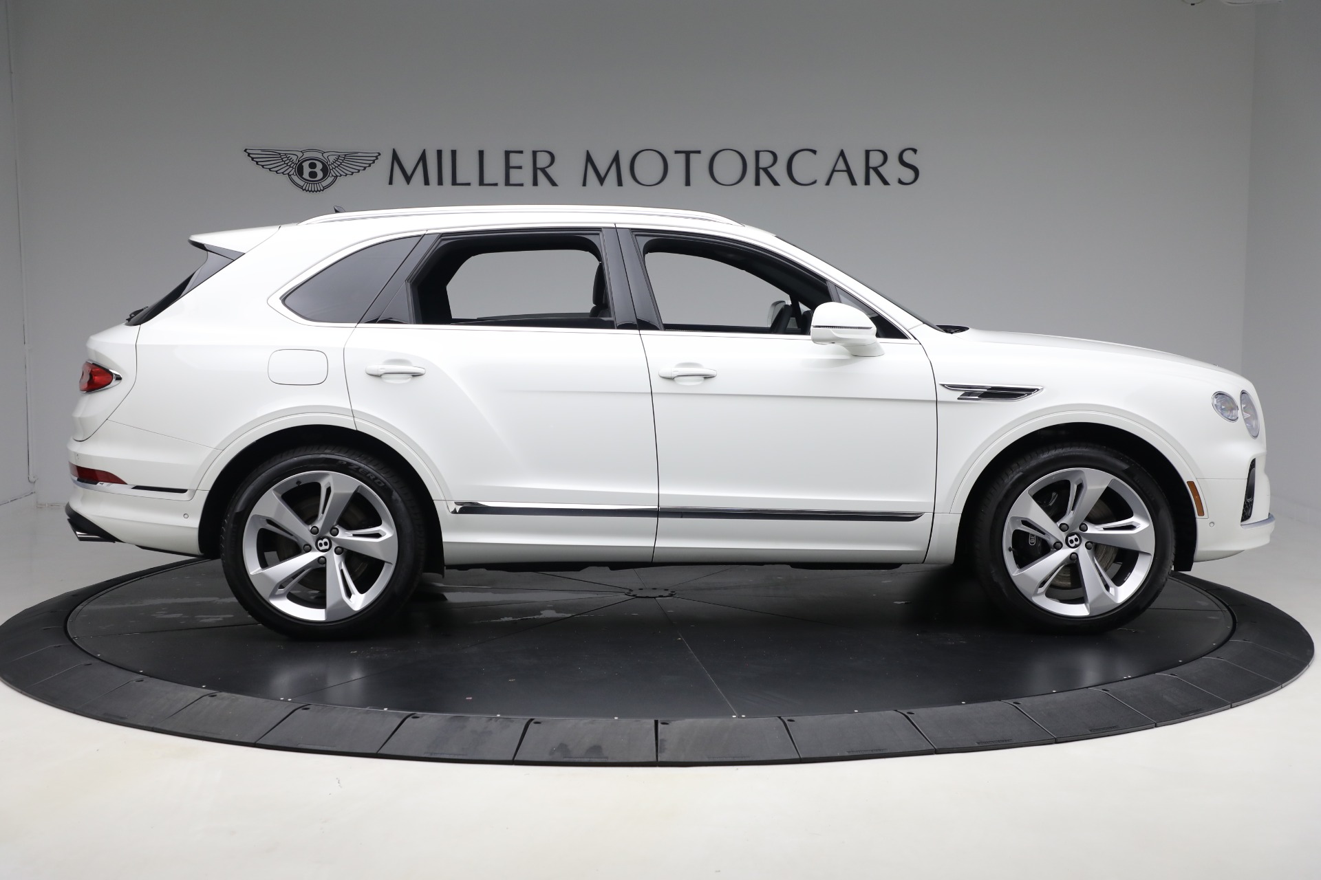 2023 Bentley Bentayga V8 photo 8