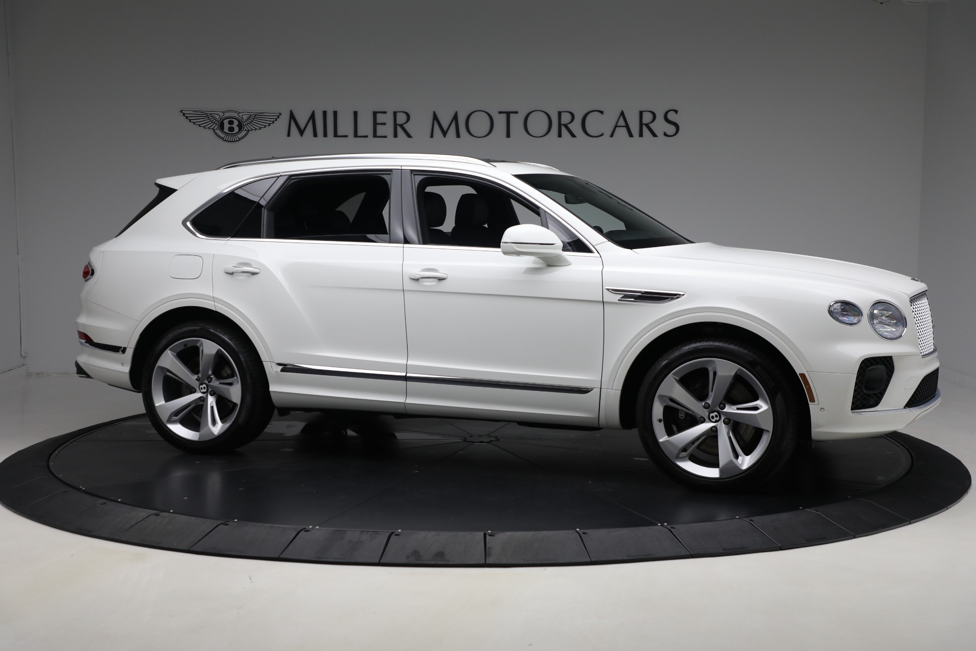 2023 Bentley Bentayga V8 photo 9