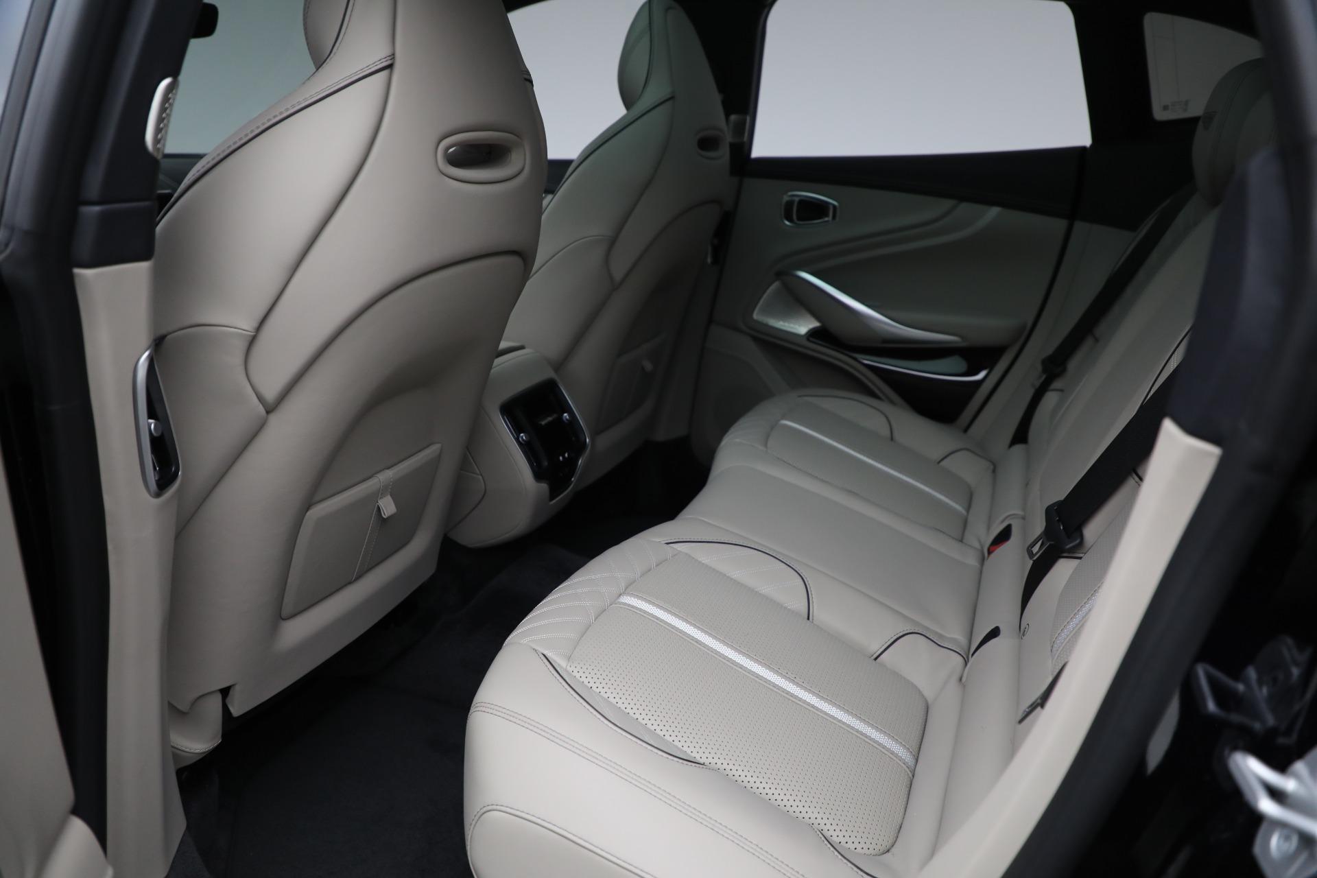 2025 Aston Martin DBX AM8 DBX707 photo 17