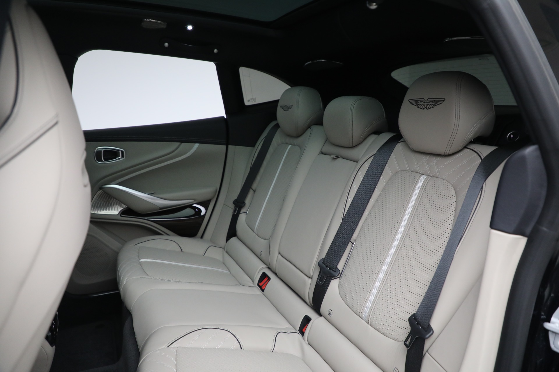 2025 Aston Martin DBX AM8 DBX707 photo 19