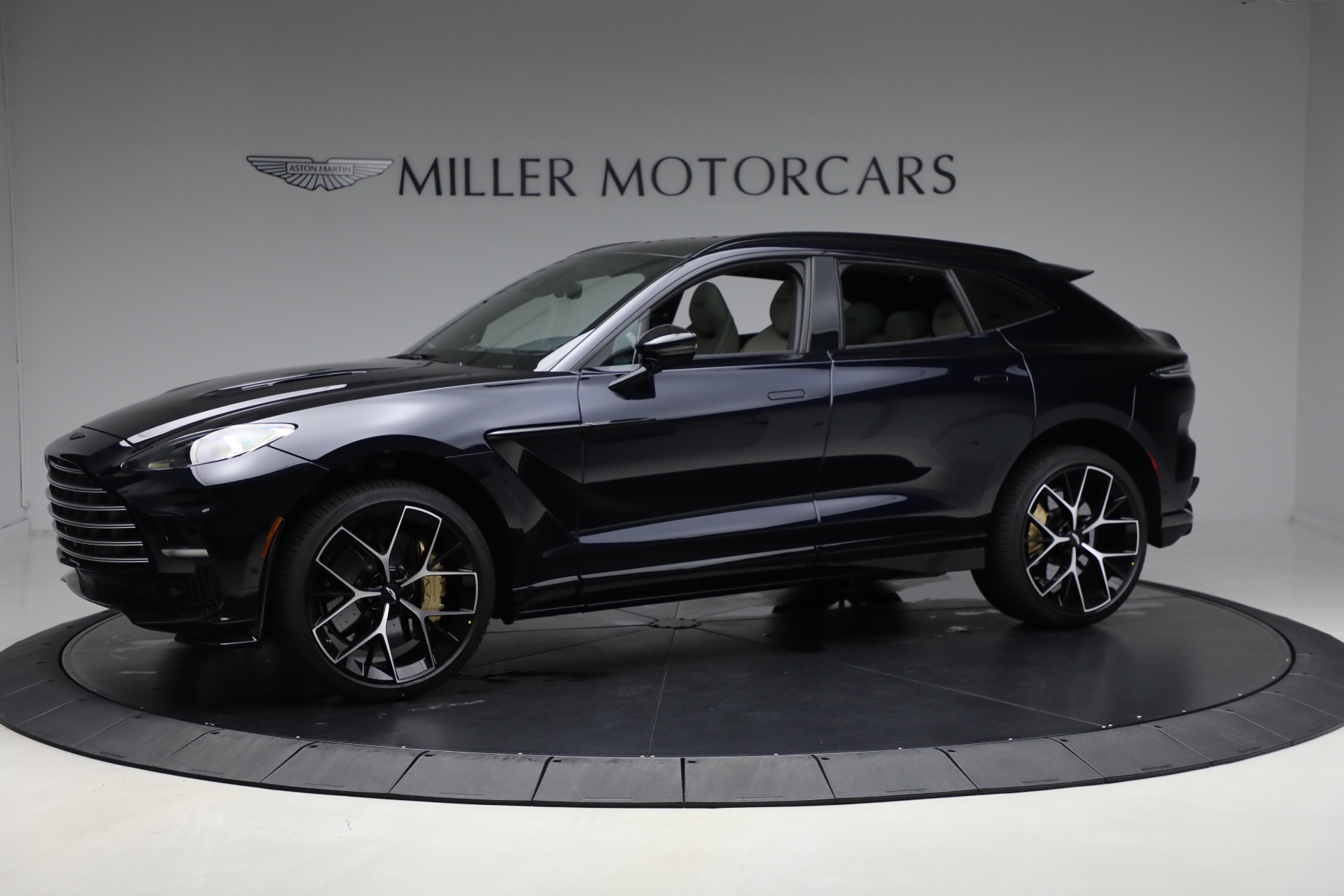 2025 Aston Martin DBX AM8 DBX707 photo 2