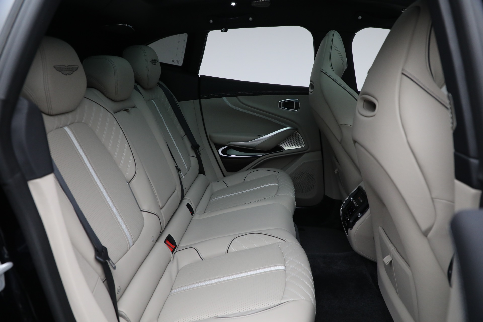 2025 Aston Martin DBX AM8 DBX707 photo 25