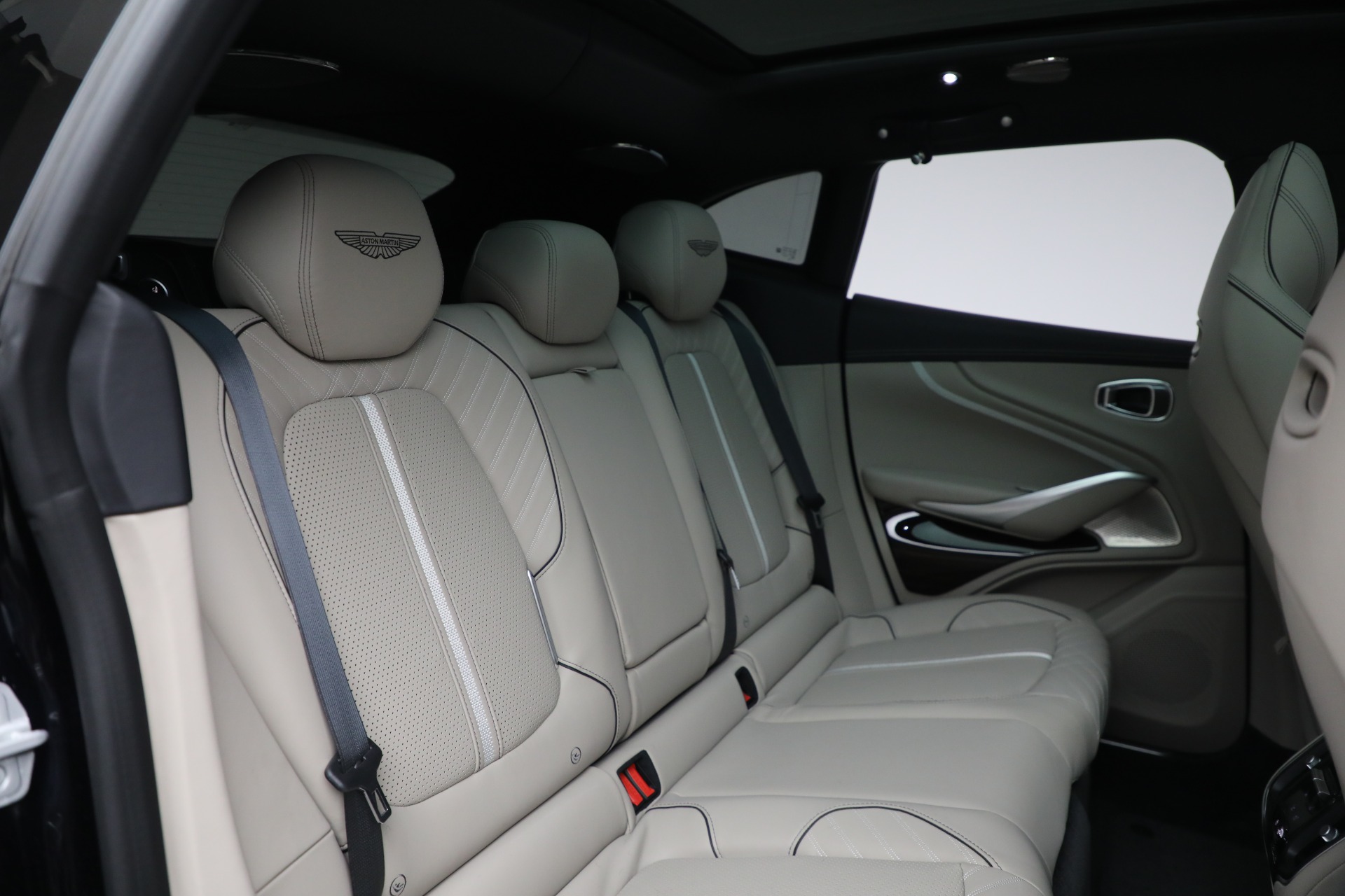 2025 Aston Martin DBX AM8 DBX707 photo 26