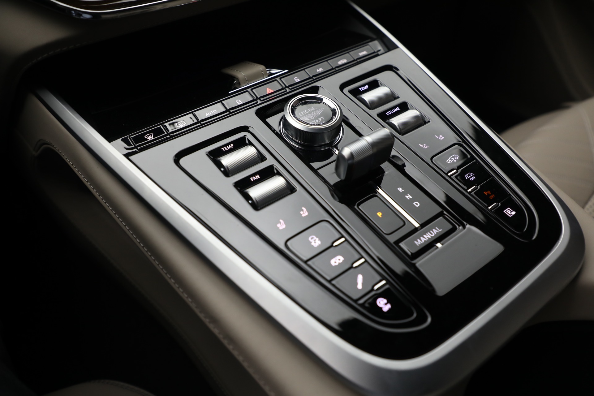 2025 Aston Martin DBX AM8 DBX707 photo 27