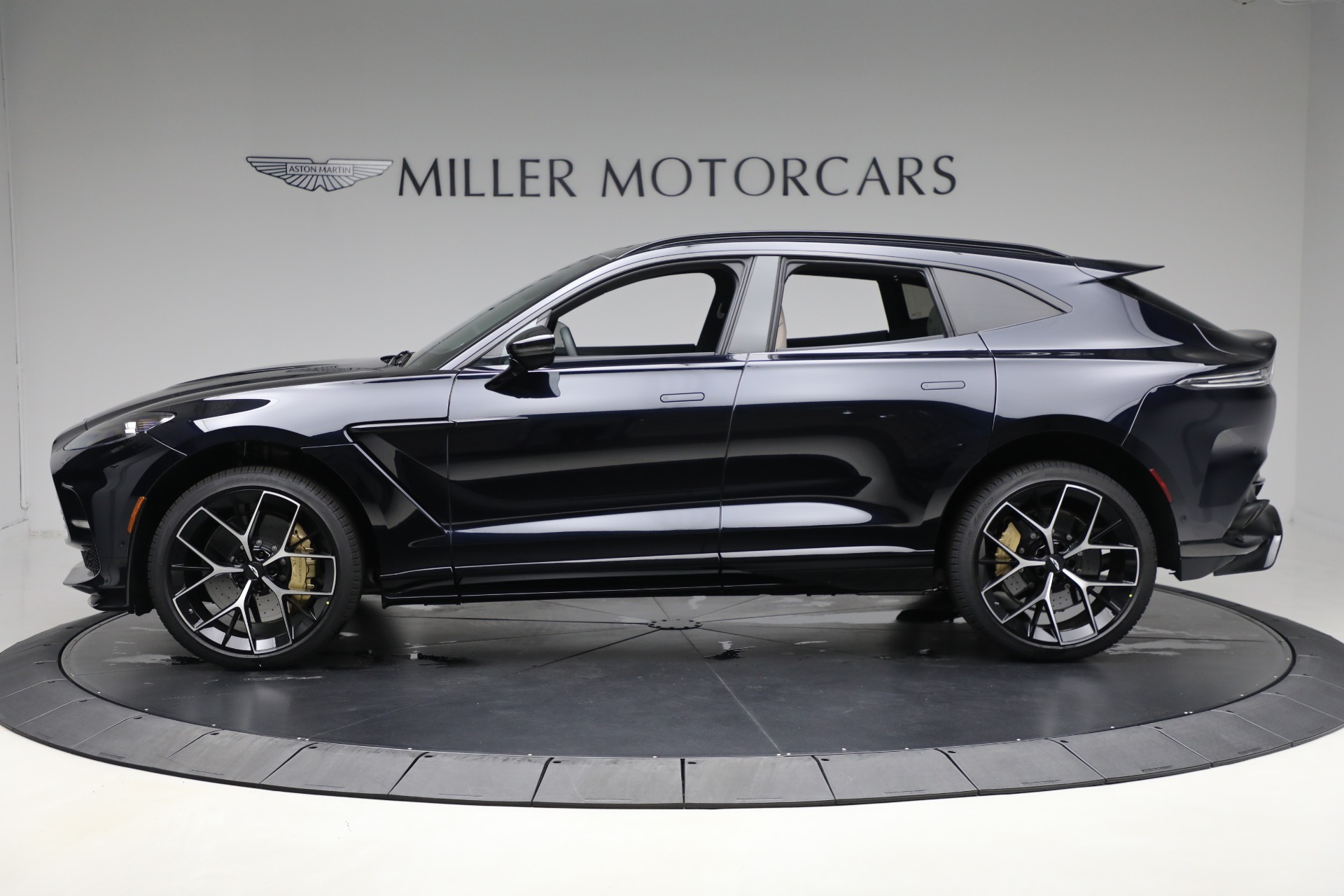 2025 Aston Martin DBX AM8 DBX707 photo 3