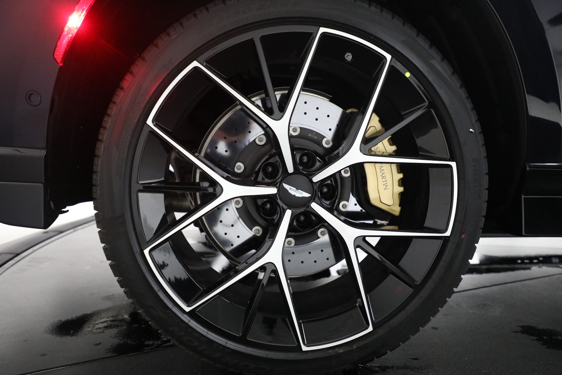 2025 Aston Martin DBX AM8 DBX707 photo 32