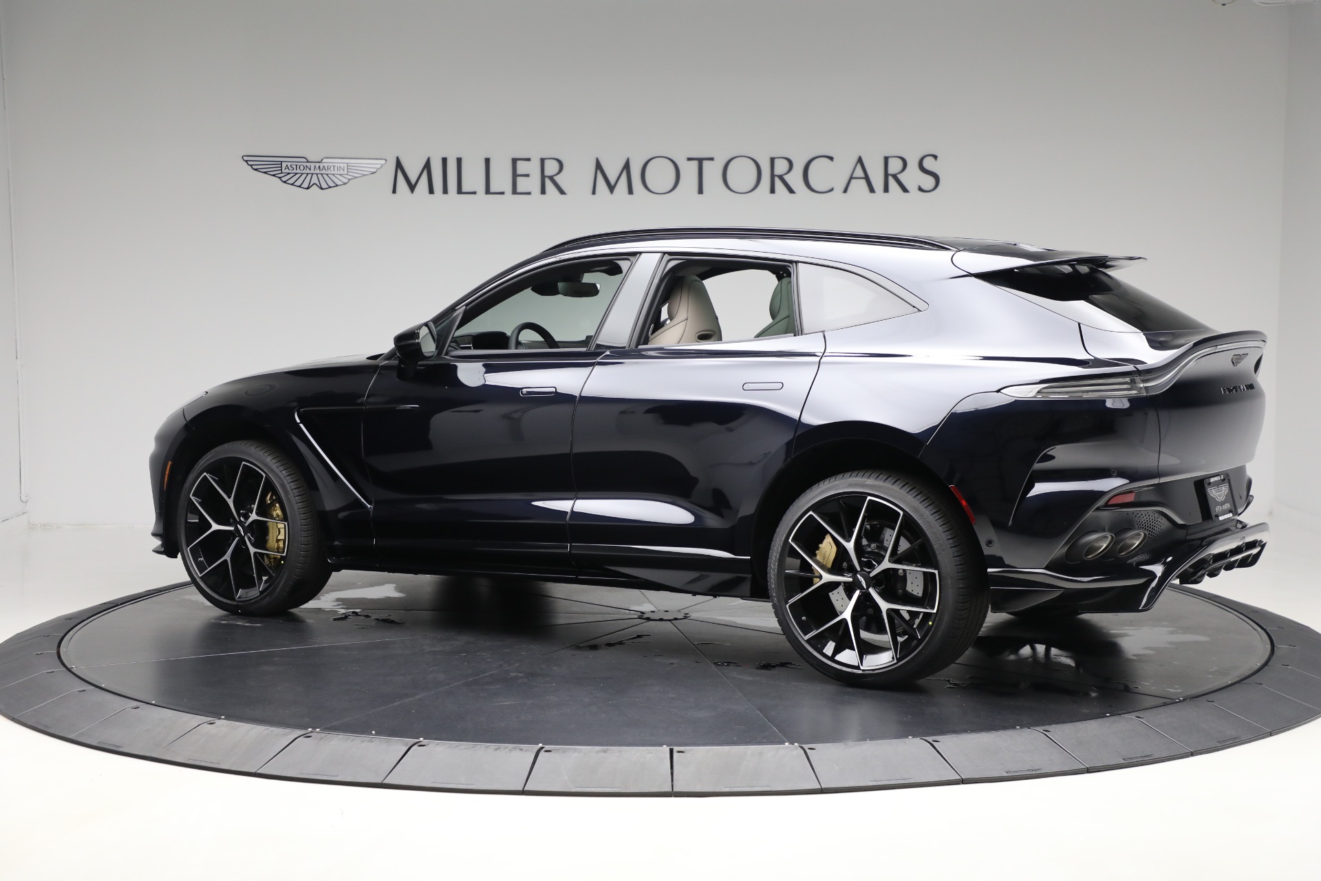 2025 Aston Martin DBX AM8 DBX707 photo 4