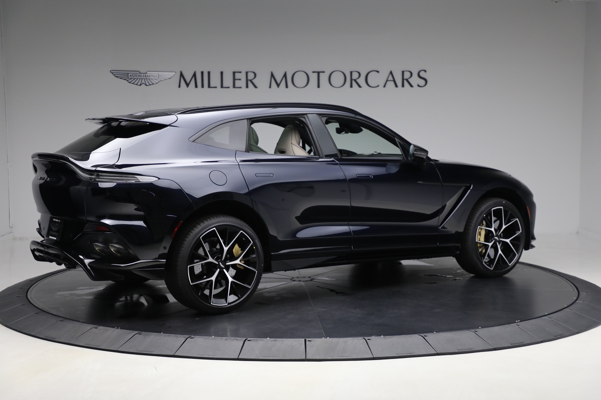 2025 Aston Martin DBX AM8 DBX707 photo 8