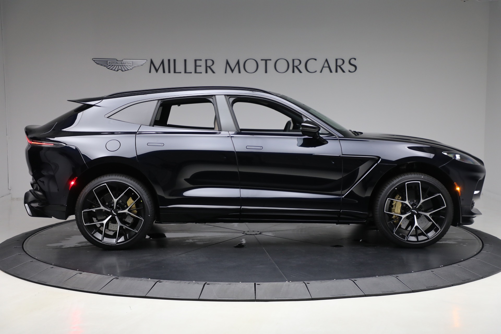 2025 Aston Martin DBX AM8 DBX707 photo 9