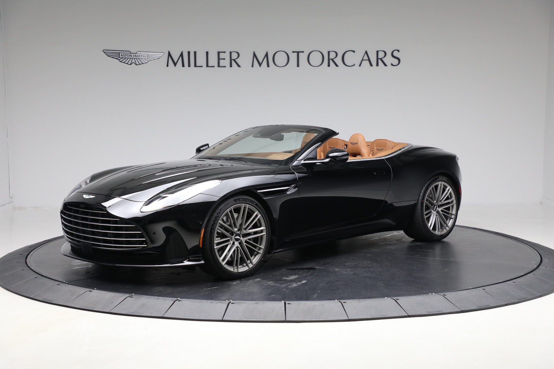 2025 Aston Martin DB12 AM5 photo 2
