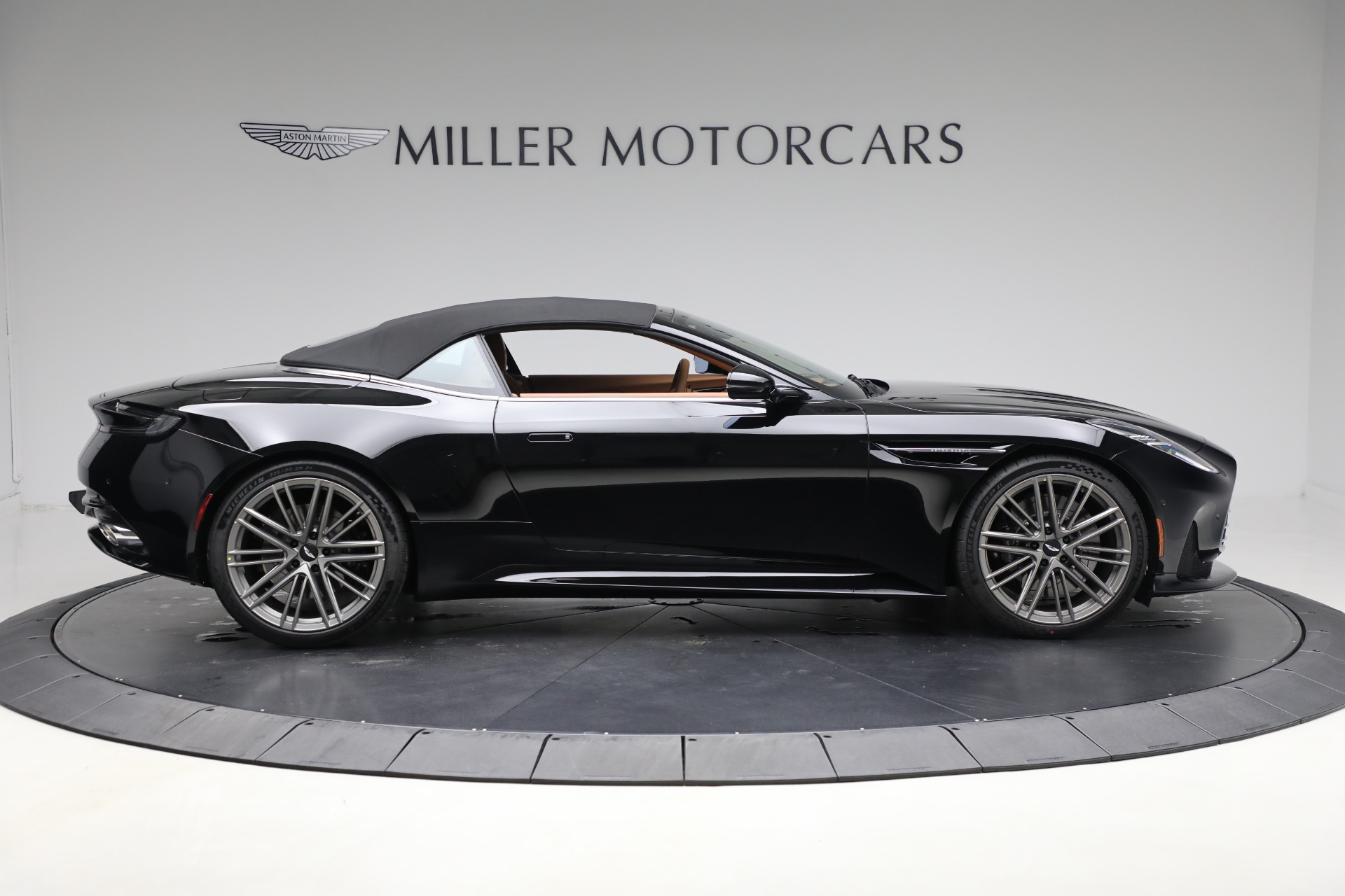 2025 Aston Martin DB12 AM5 photo 21