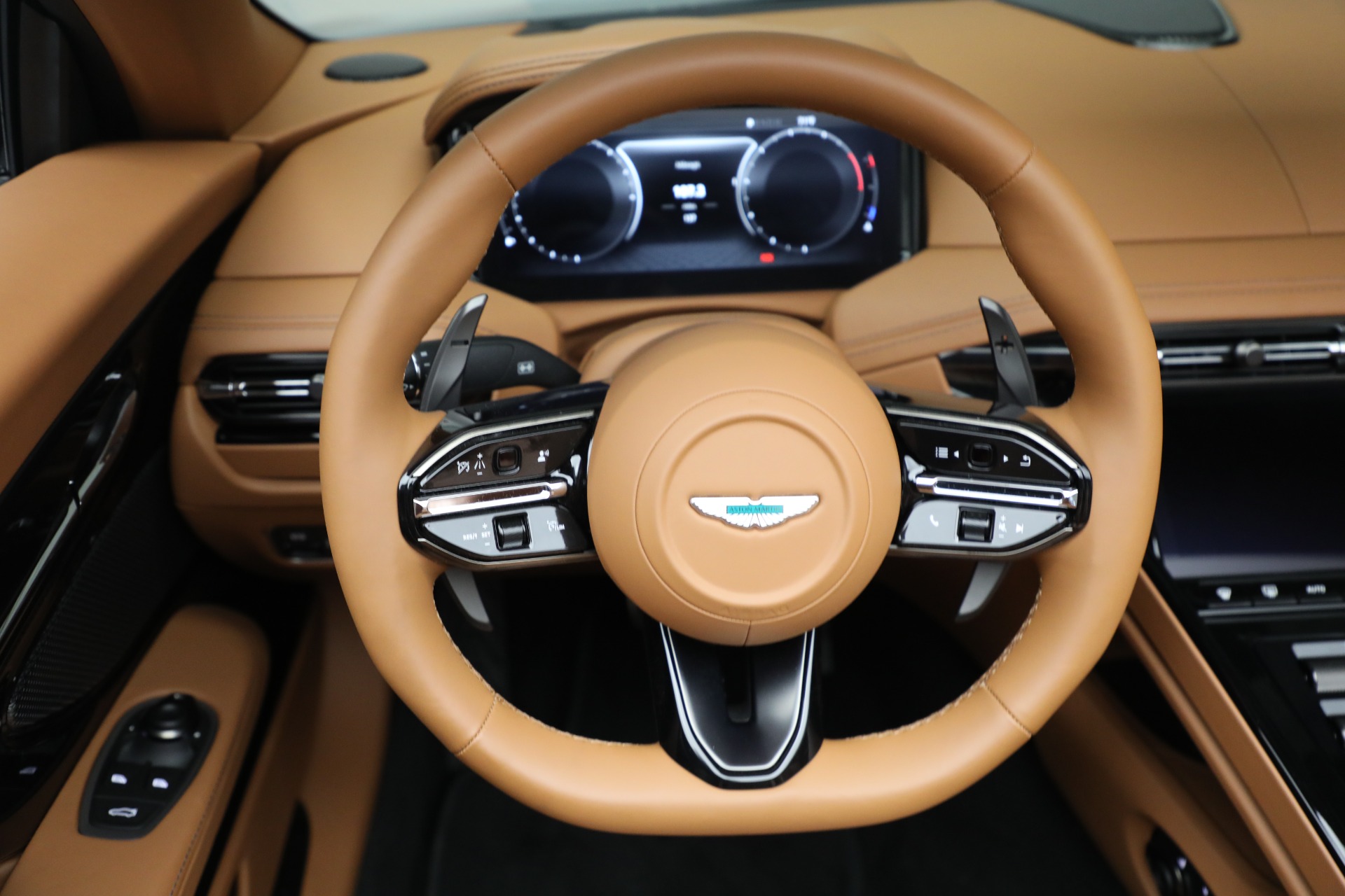 2025 Aston Martin DB12 AM5 photo 30