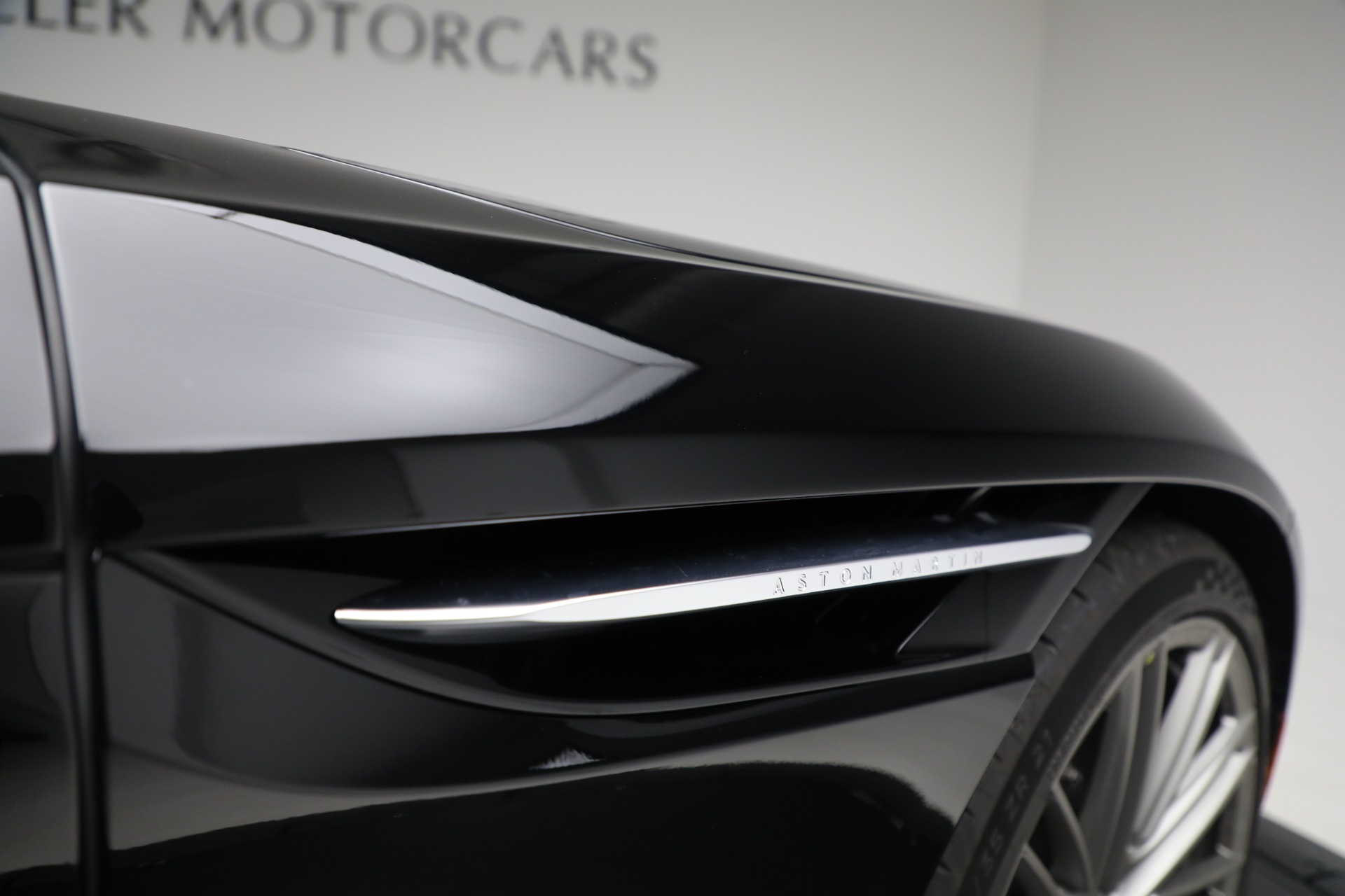 2025 Aston Martin DB12 AM5 photo 32