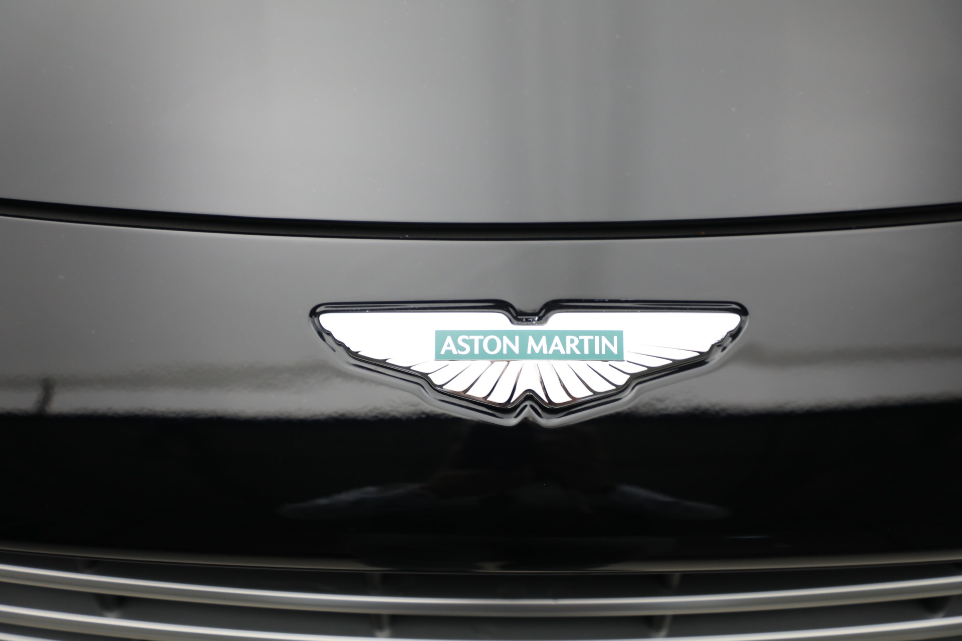 2025 Aston Martin DB12 AM5 photo 33