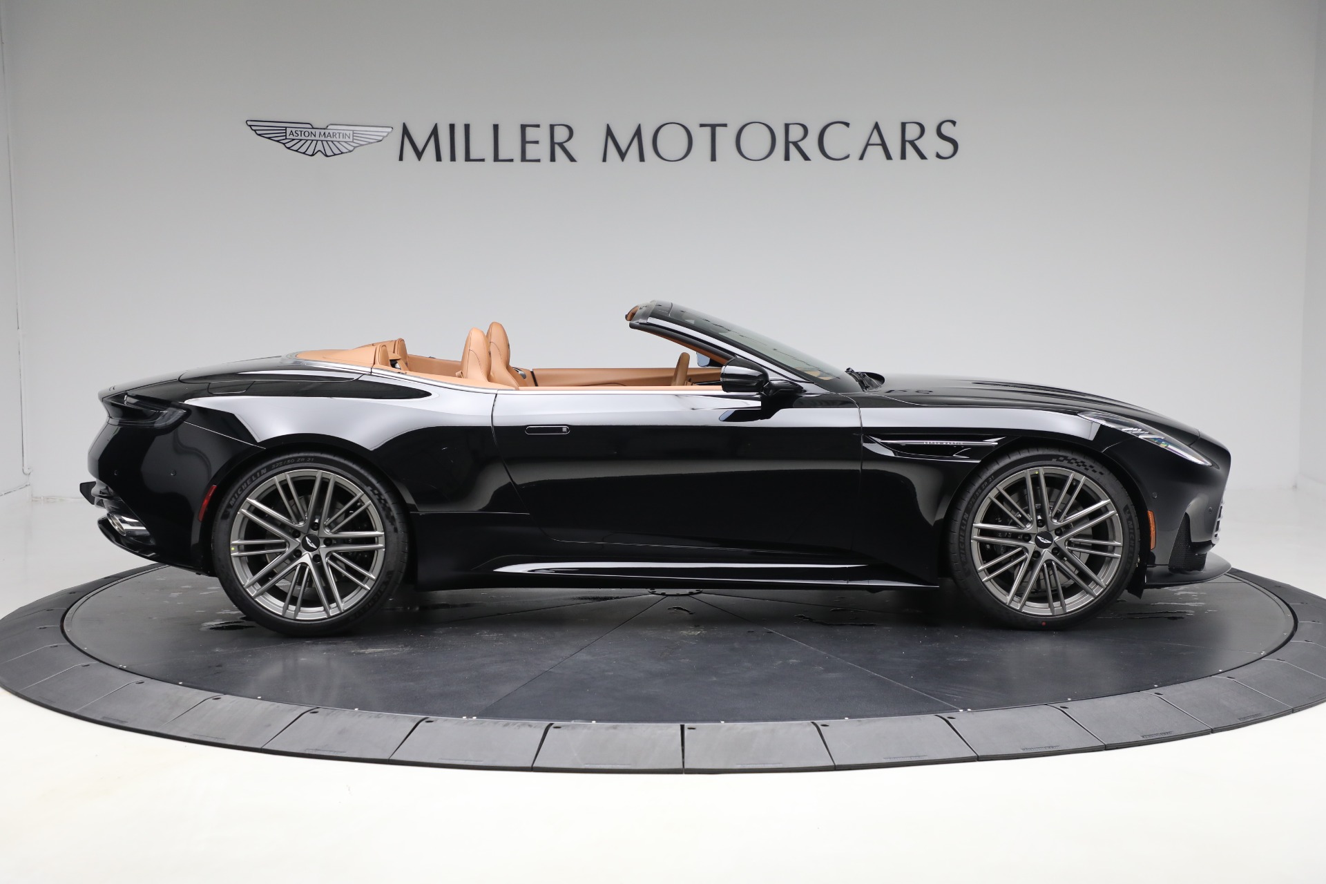 2025 Aston Martin DB12 AM5 photo 9