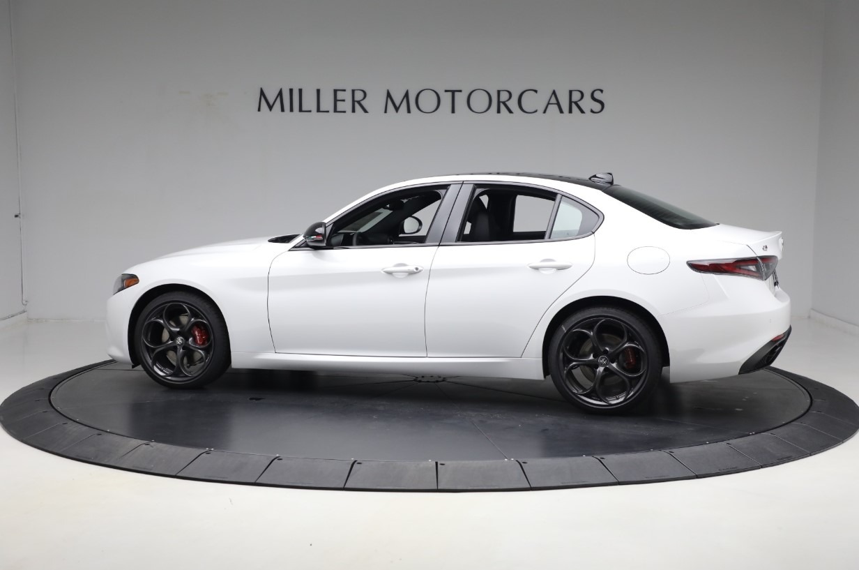 2025 Alfa Romeo Giulia photo 4