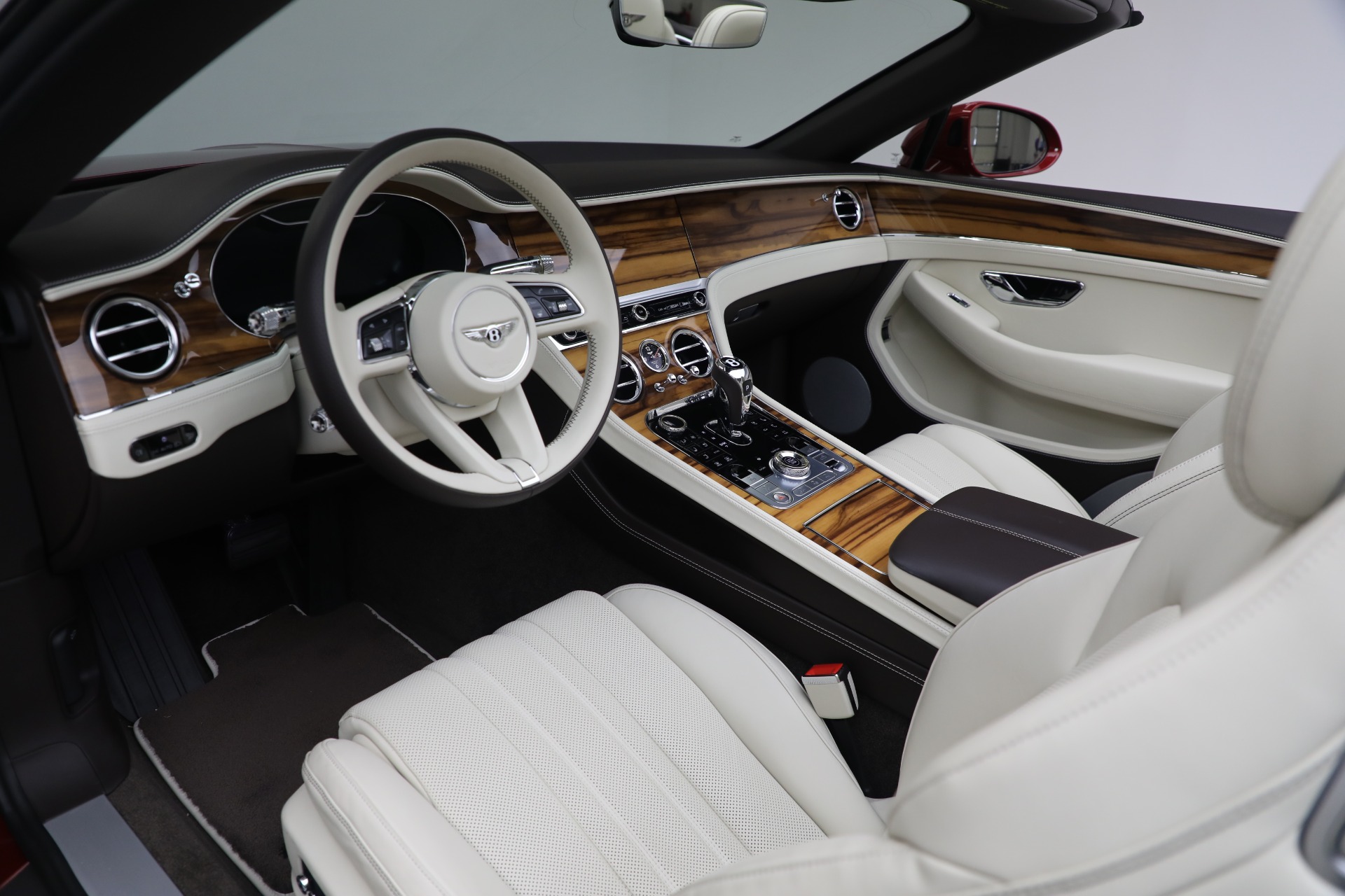 2022 Bentley Continental GTC V8 photo 16
