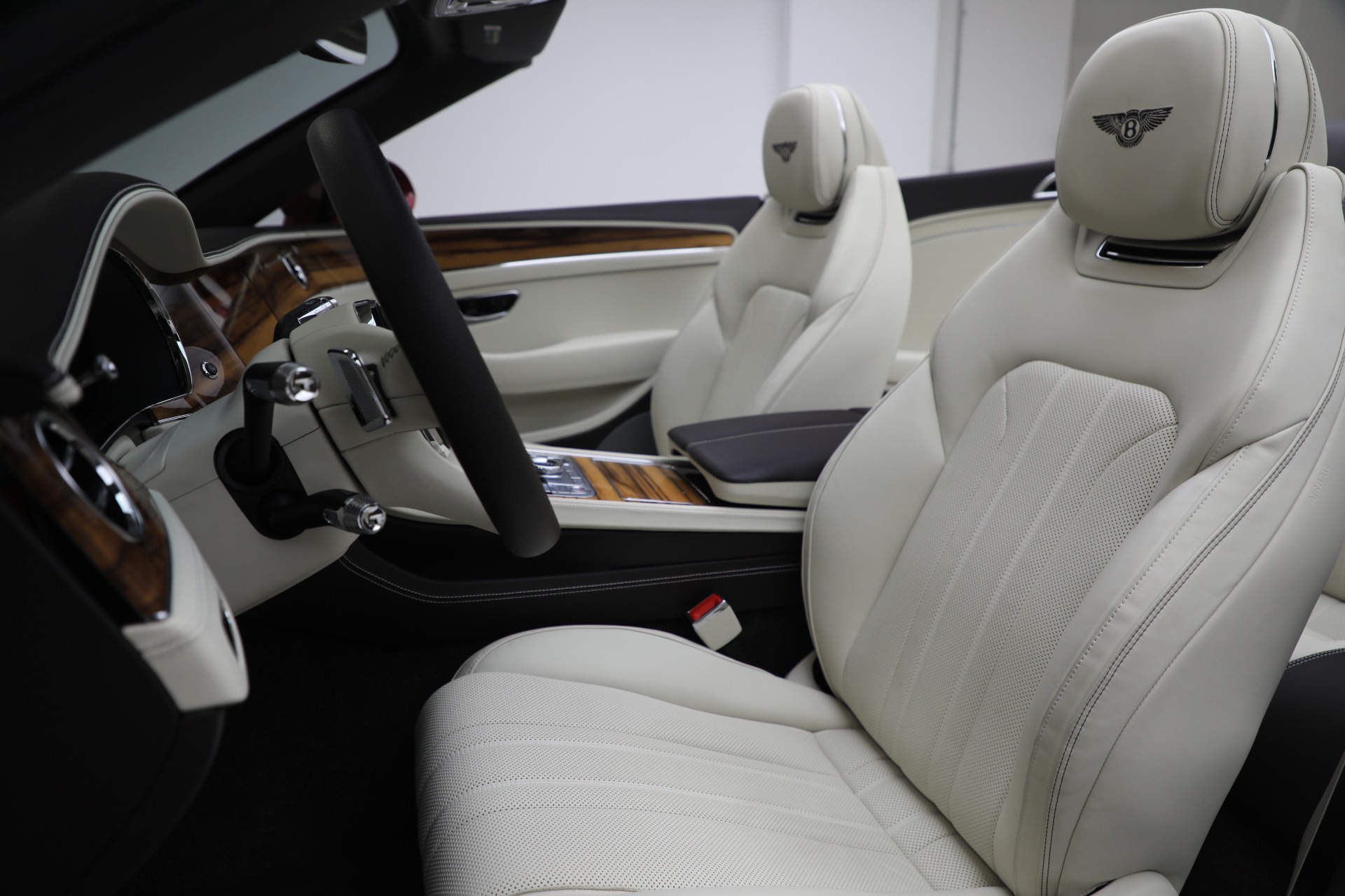 2022 Bentley Continental GTC V8 photo 17
