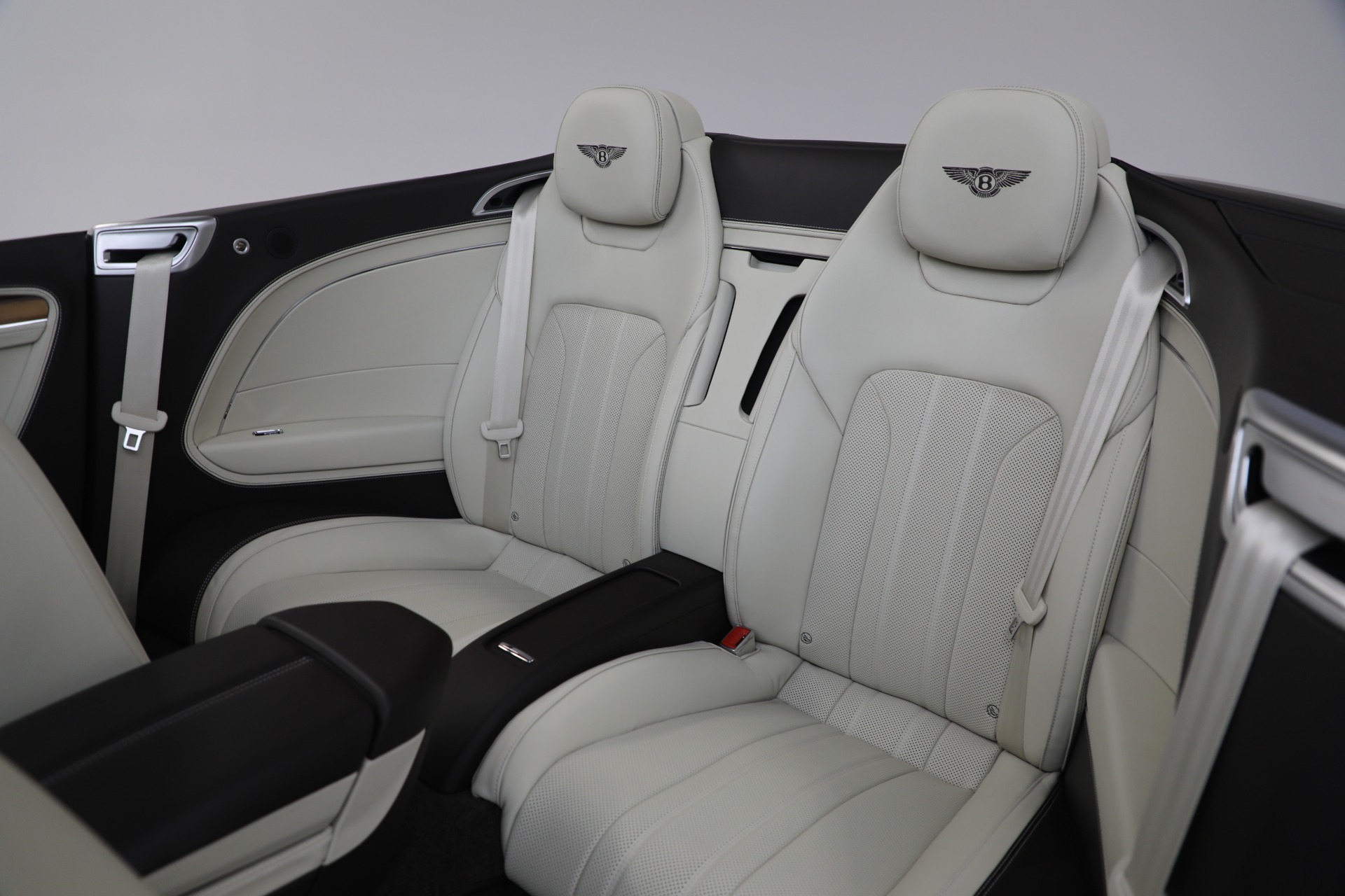 2022 Bentley Continental GTC V8 photo 18