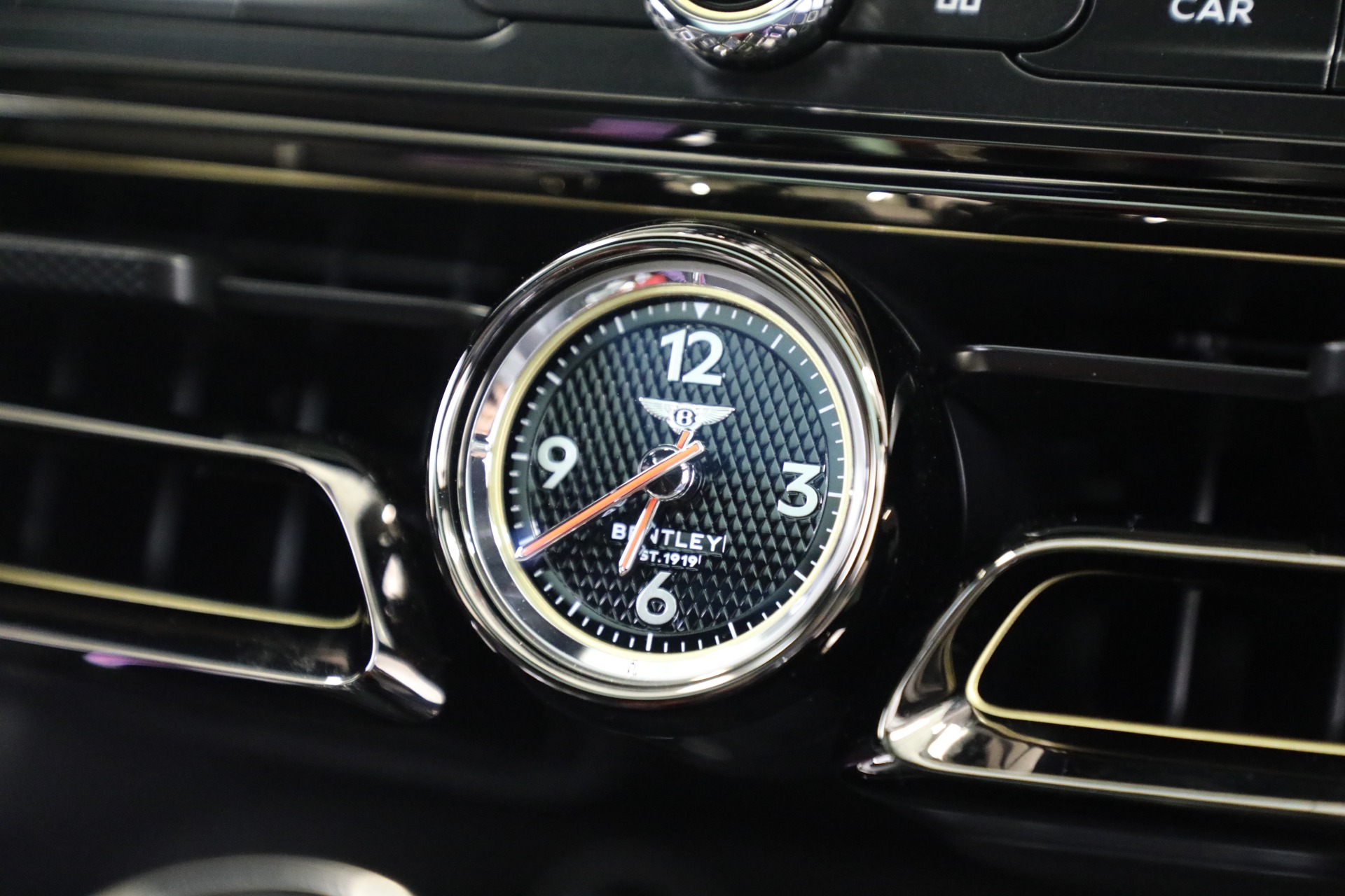 2025 Bentley Flying Spur photo 25
