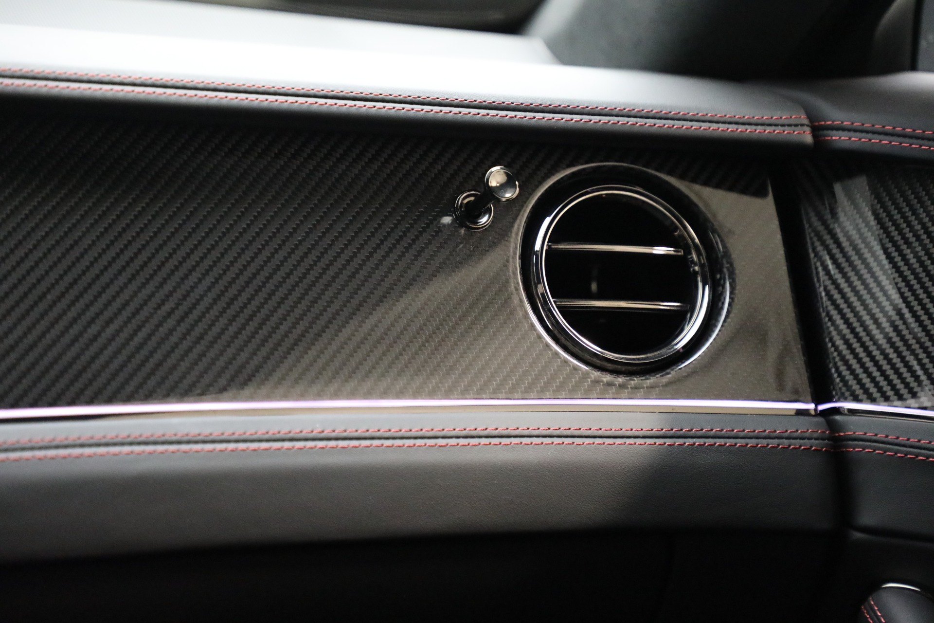 2025 Bentley Flying Spur photo 32