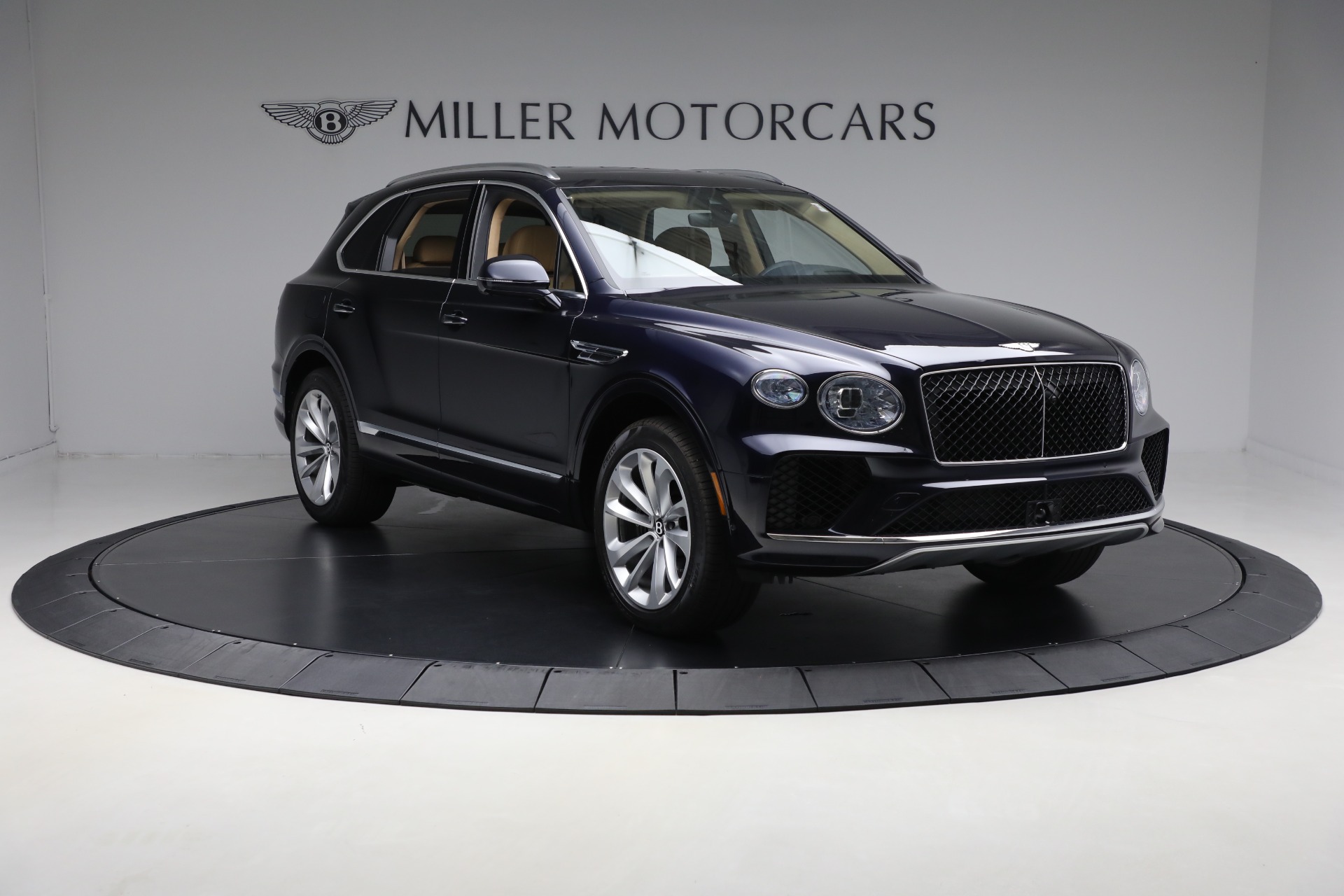 2025 Bentley Bentayga V8 photo 10