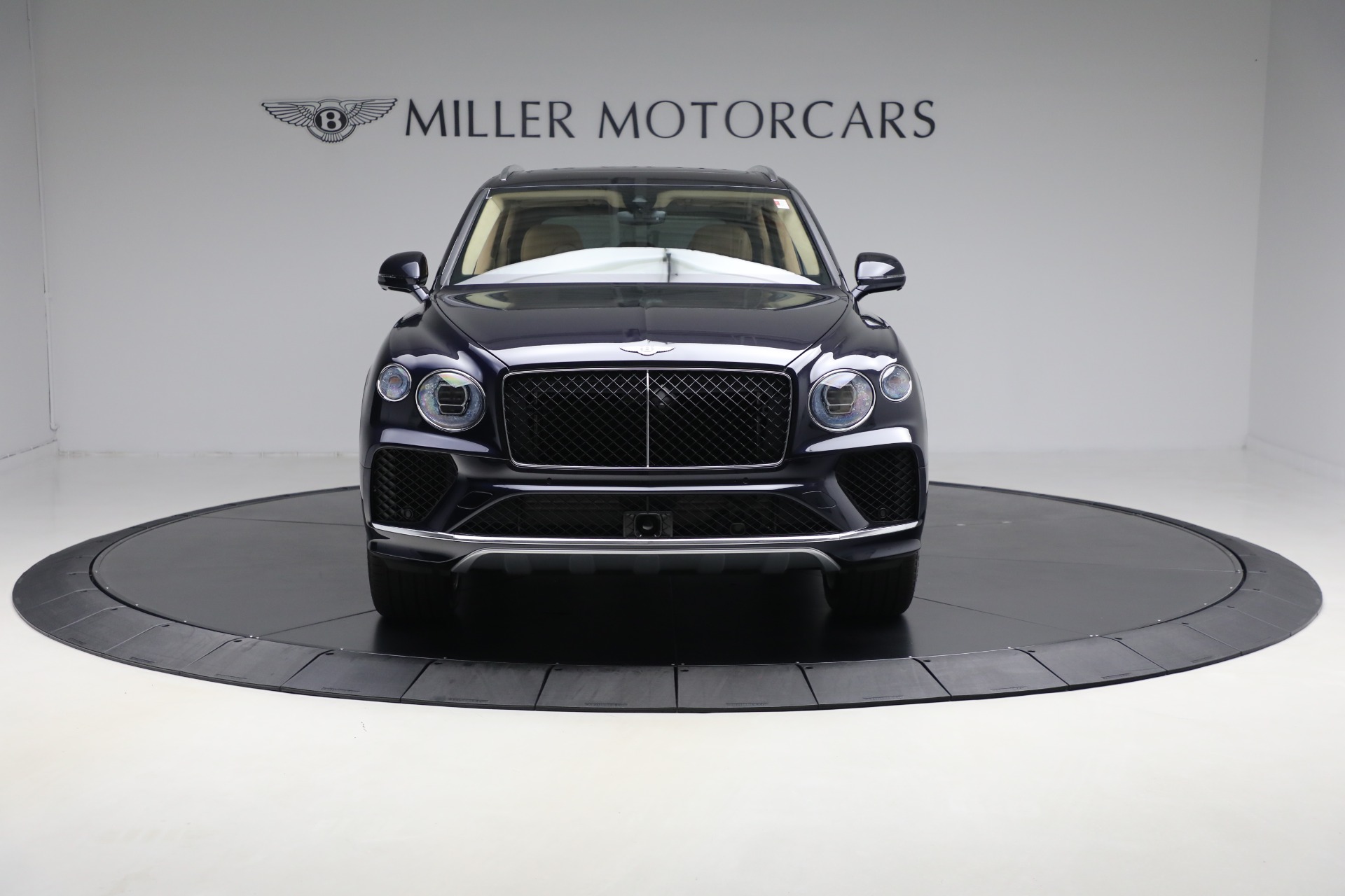 2025 Bentley Bentayga V8 photo 11