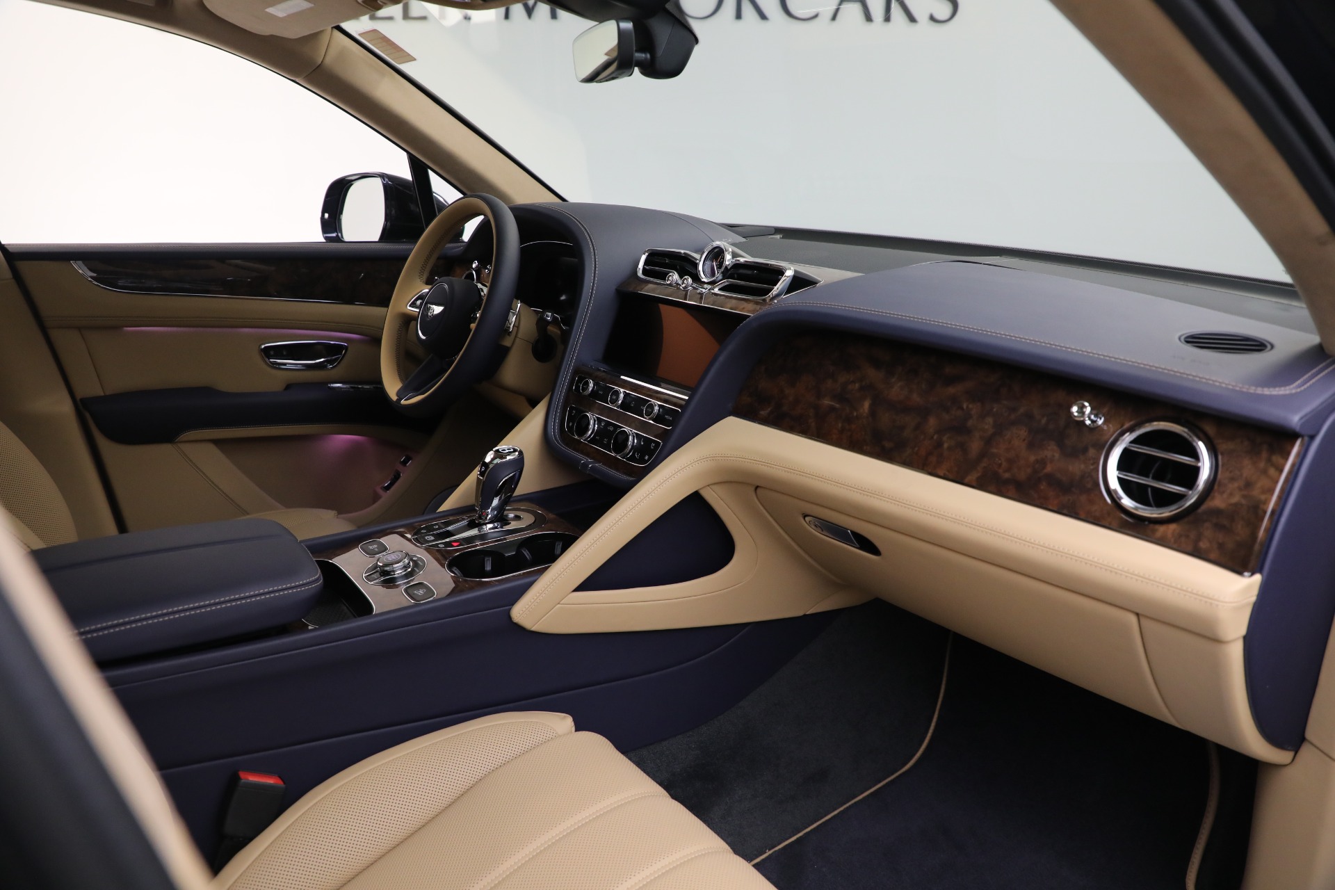 2025 Bentley Bentayga V8 photo 23