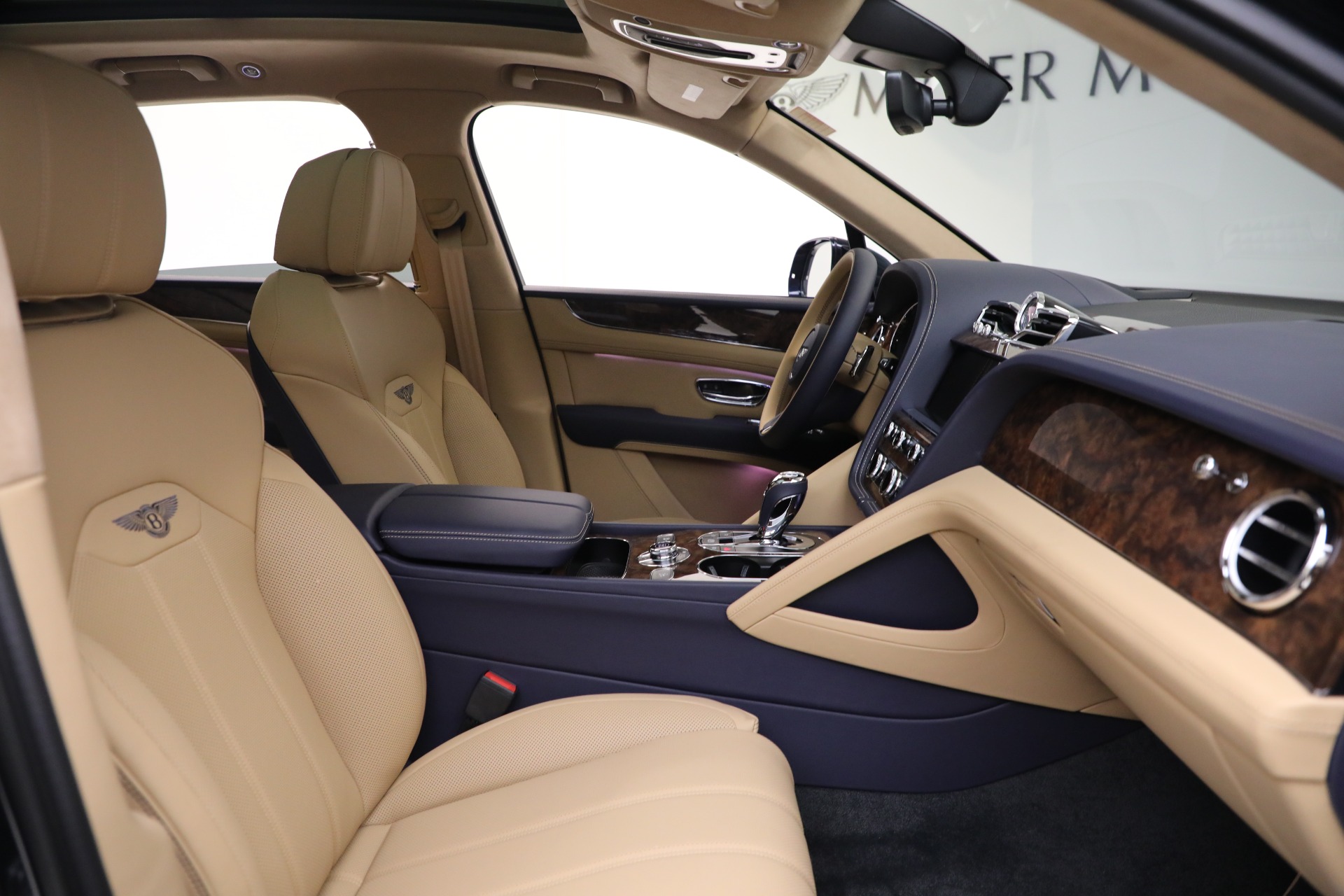 2025 Bentley Bentayga V8 photo 24