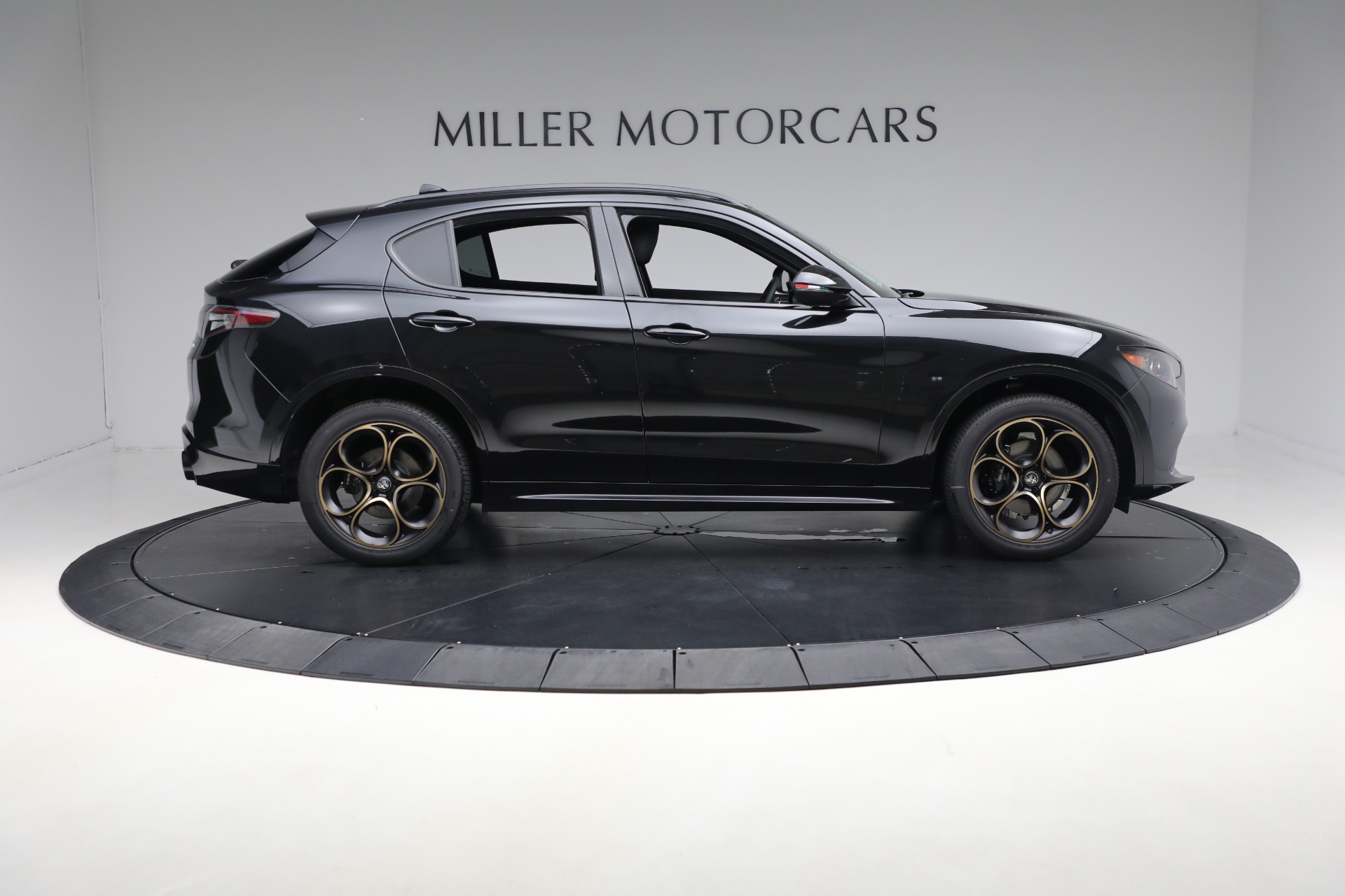 2025 Alfa Romeo Stelvio Sprint Base photo 12